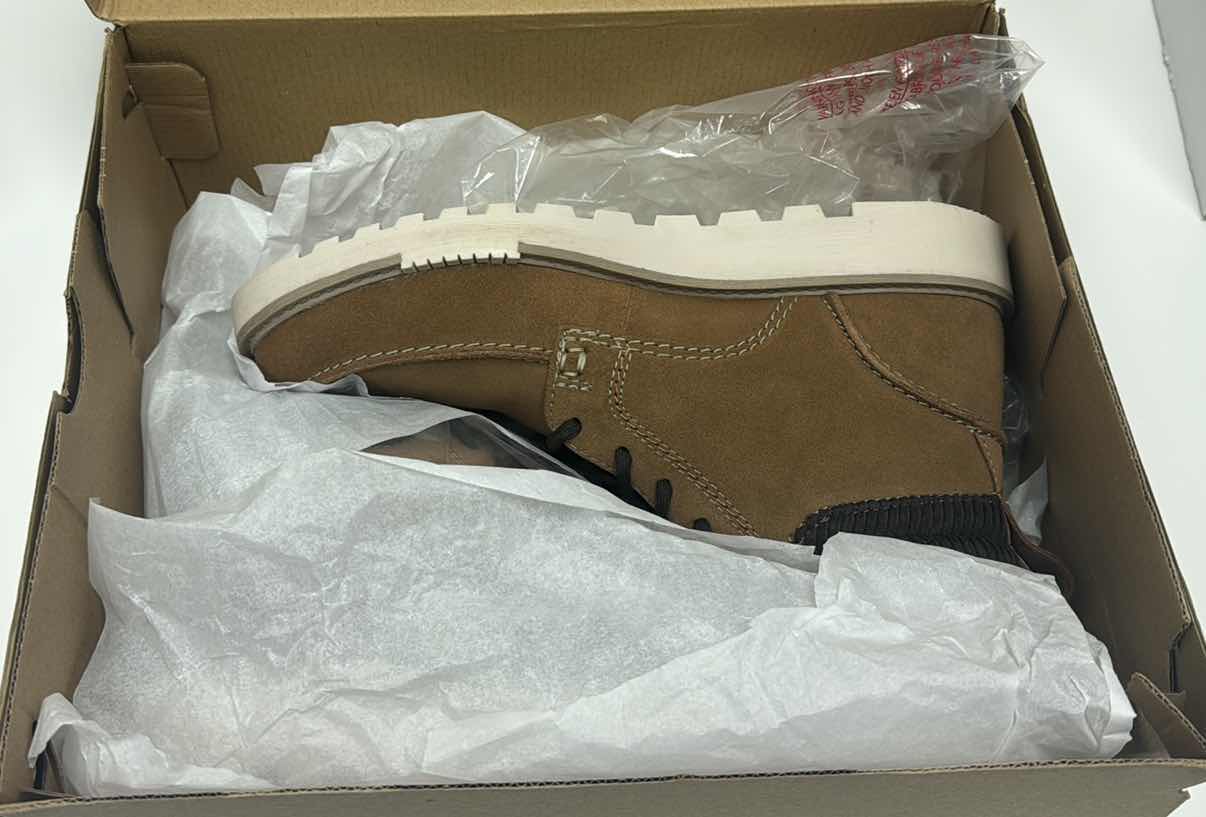 Photo 1 of NIB MENS CLARKS BARNES MID COLA SUEDE 9.5M