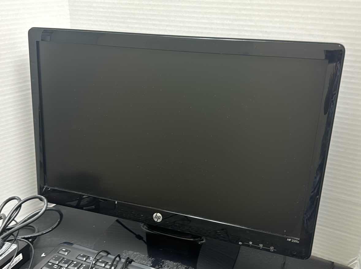 Photo 1 of HP MONITOR/MOUSE/KEYBOARD and MAT SET