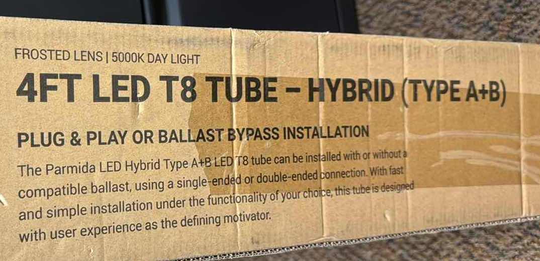 Photo 1 of 4' LED TUBE LIGHTS