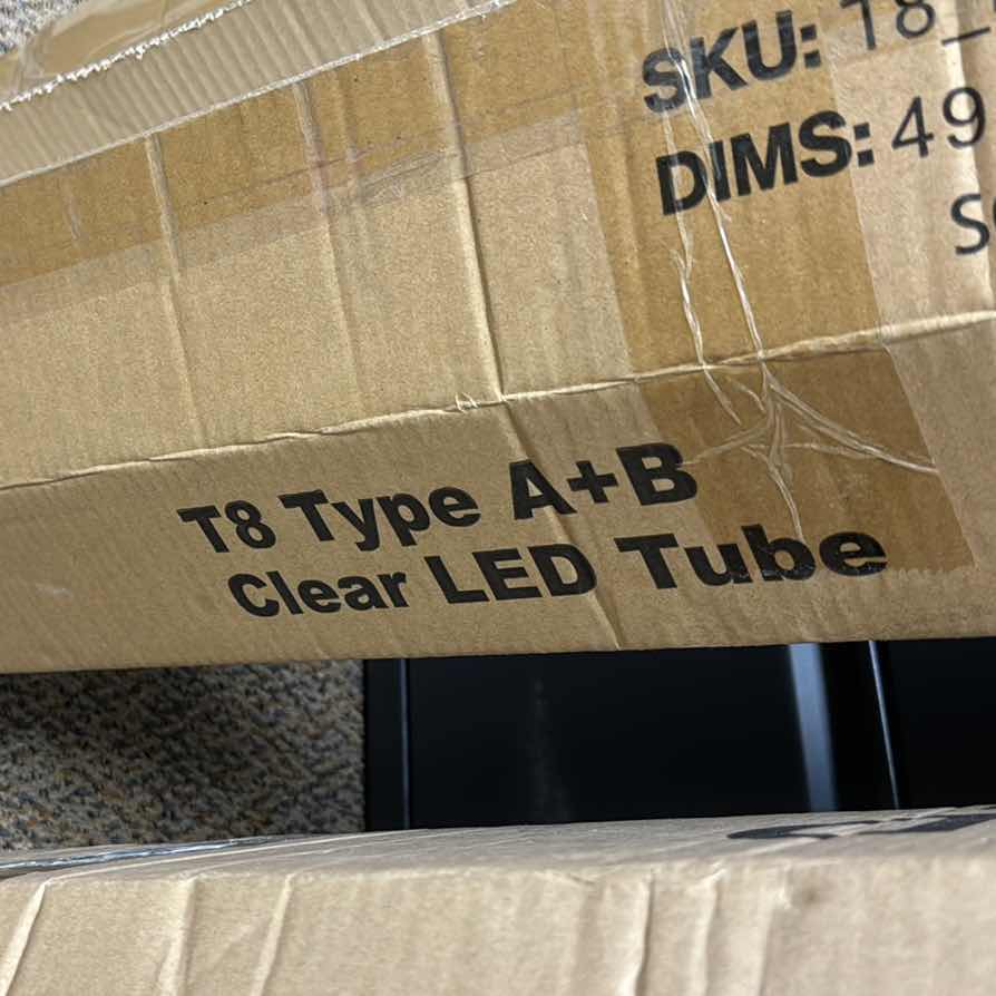 Photo 1 of 4' LED TUBE LIGHTS
