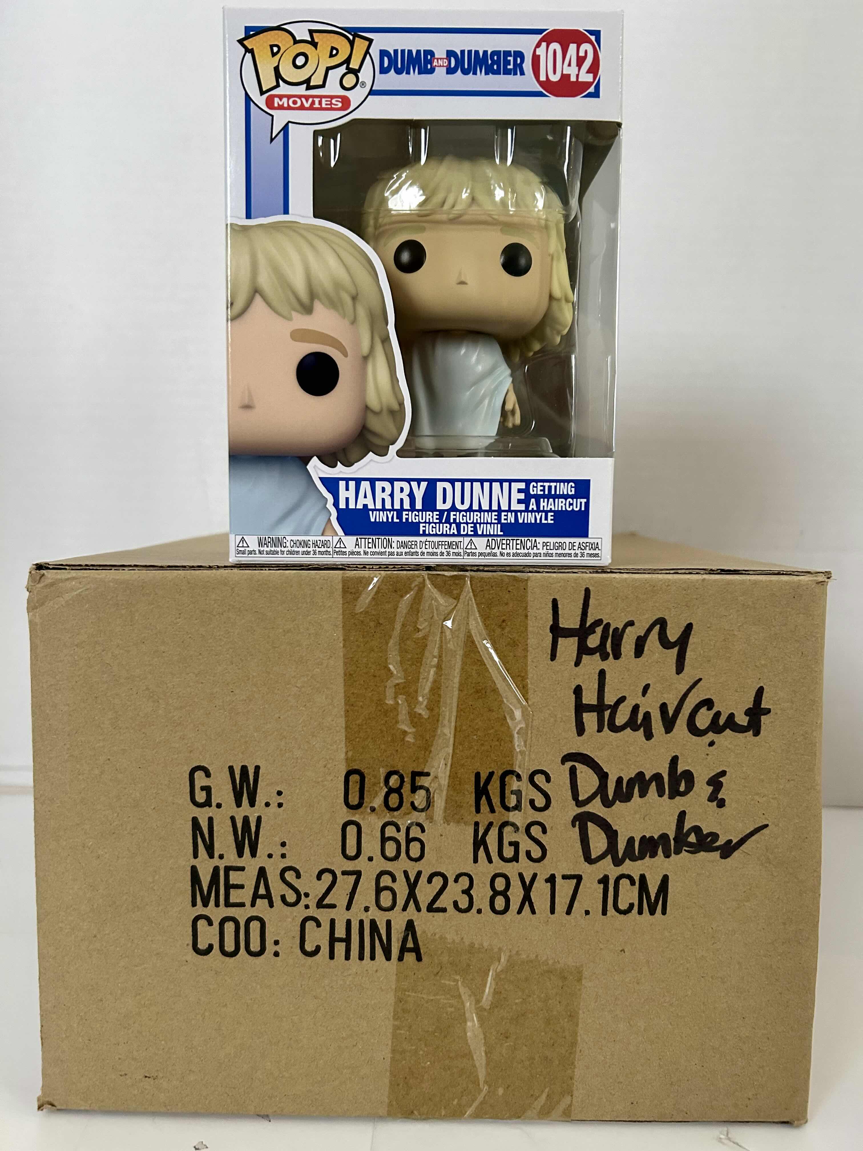 View 3 of FUNKO POP! DUMB & DUMBER: HARRY DUNNE GETTING A HAIRCUT #1042
6 PER CASE