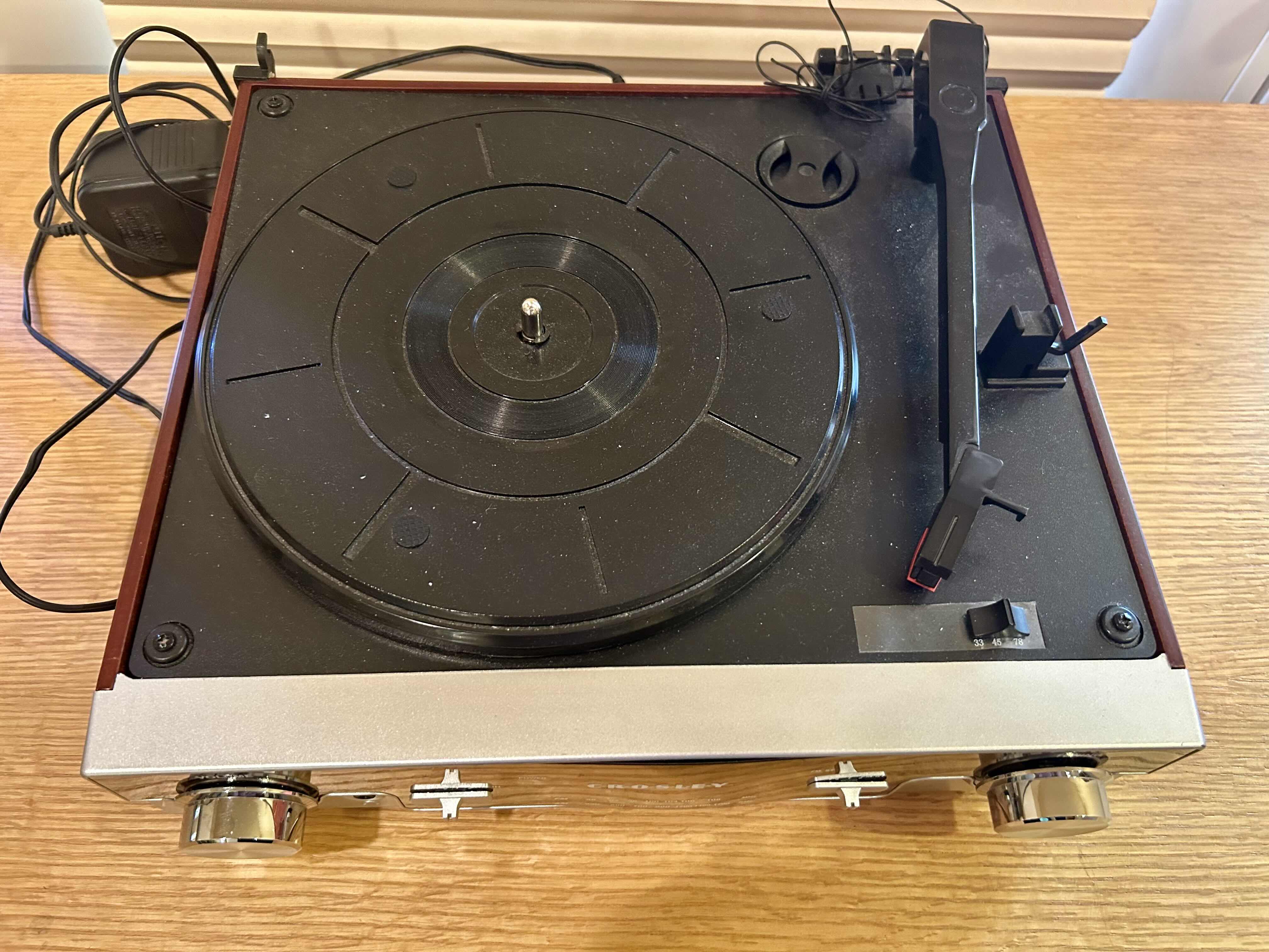 Photo 1 of CROSLEY AM/FM RADIO/ RECORD PLAYER