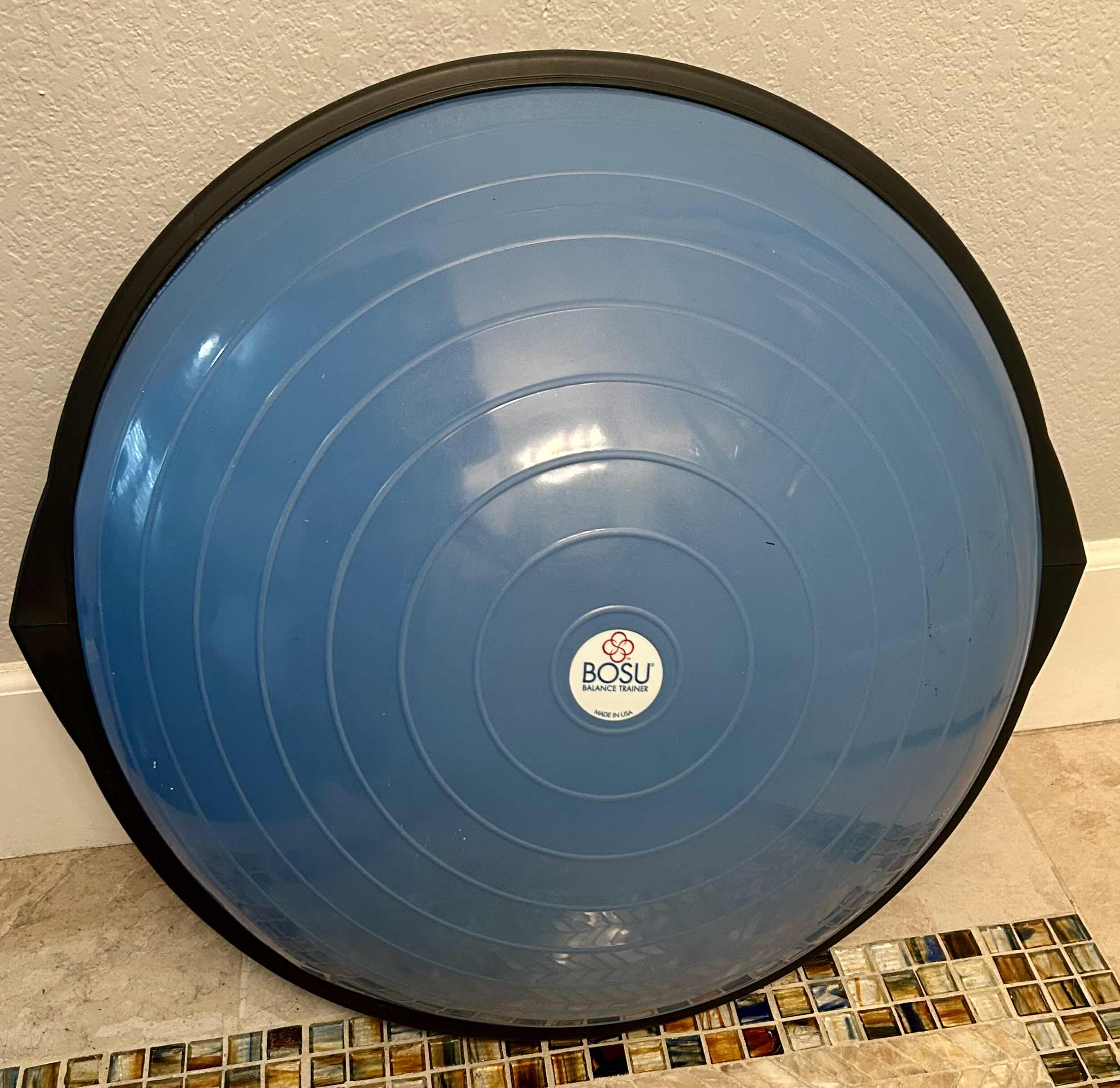 Photo 1 of BOSU BALL 26"