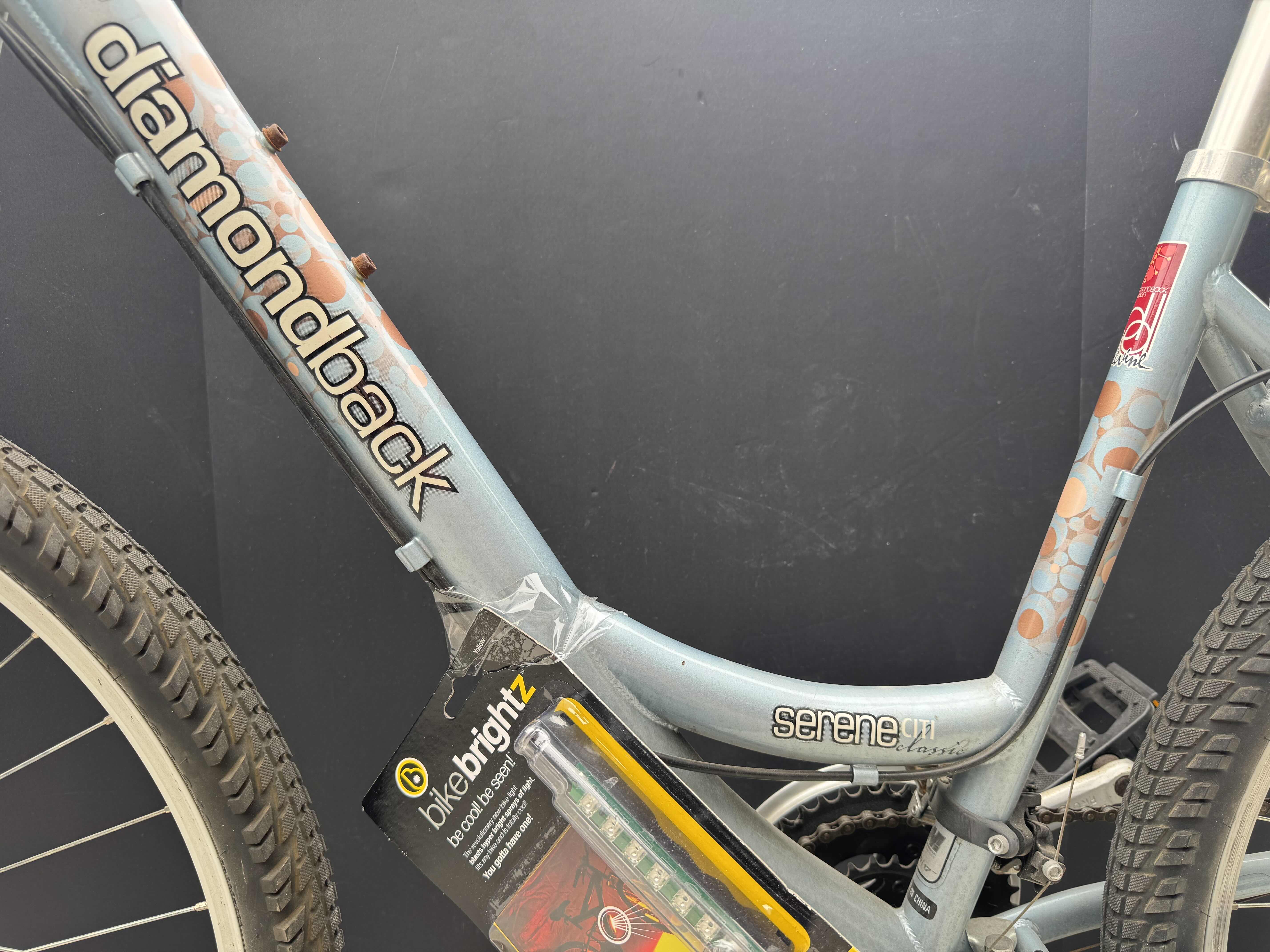 Photo 2 of DIAMONDBACK SERENE CLASSIC COMFORT BIKE, AIR PUMP, BIKE BRIGHTS, AND WATER BOTTLE