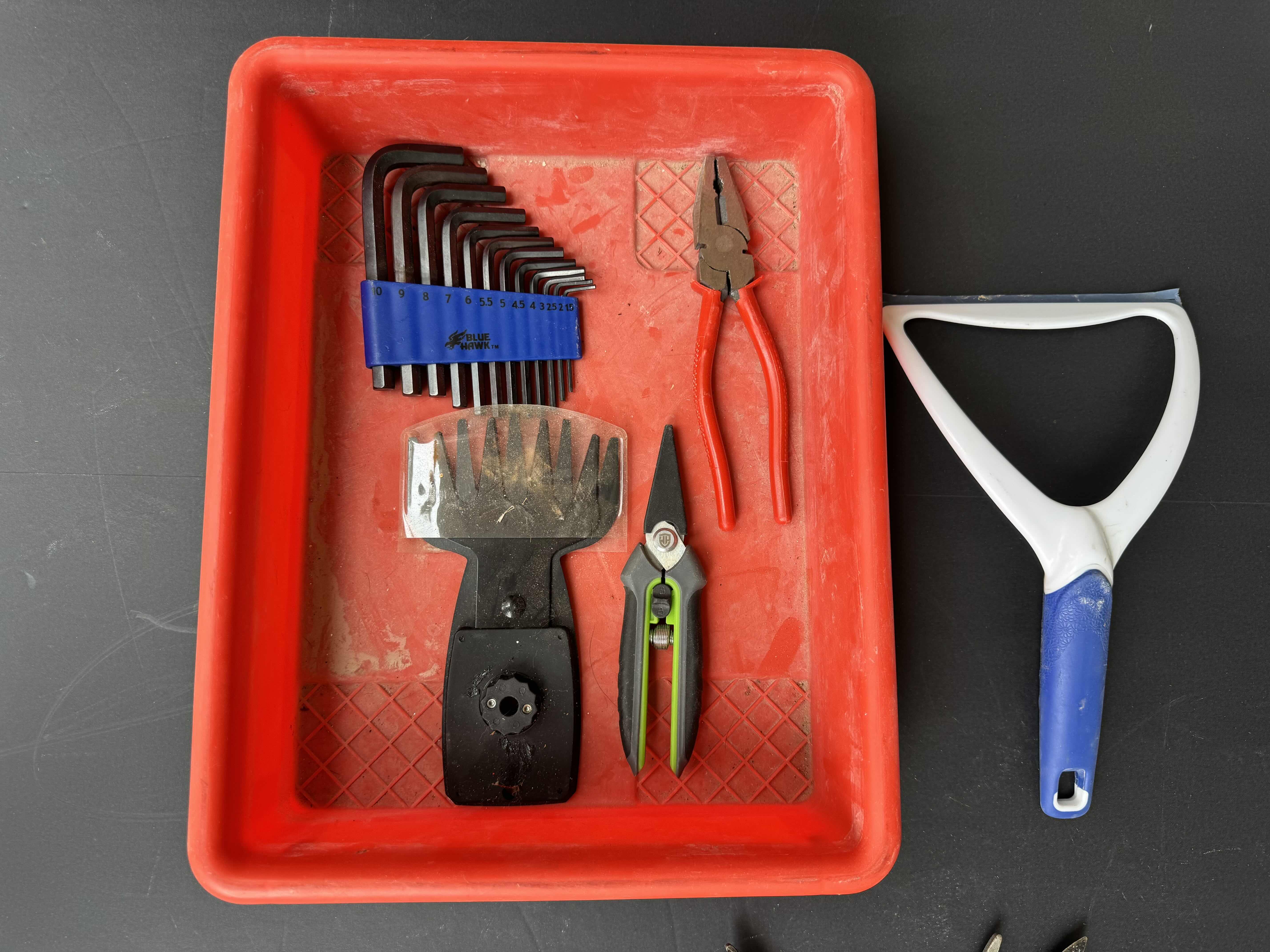 Photo 1 of ASSORTED ESSENTIALS, GARDEN/OUTDOOR, 17 ITEMS