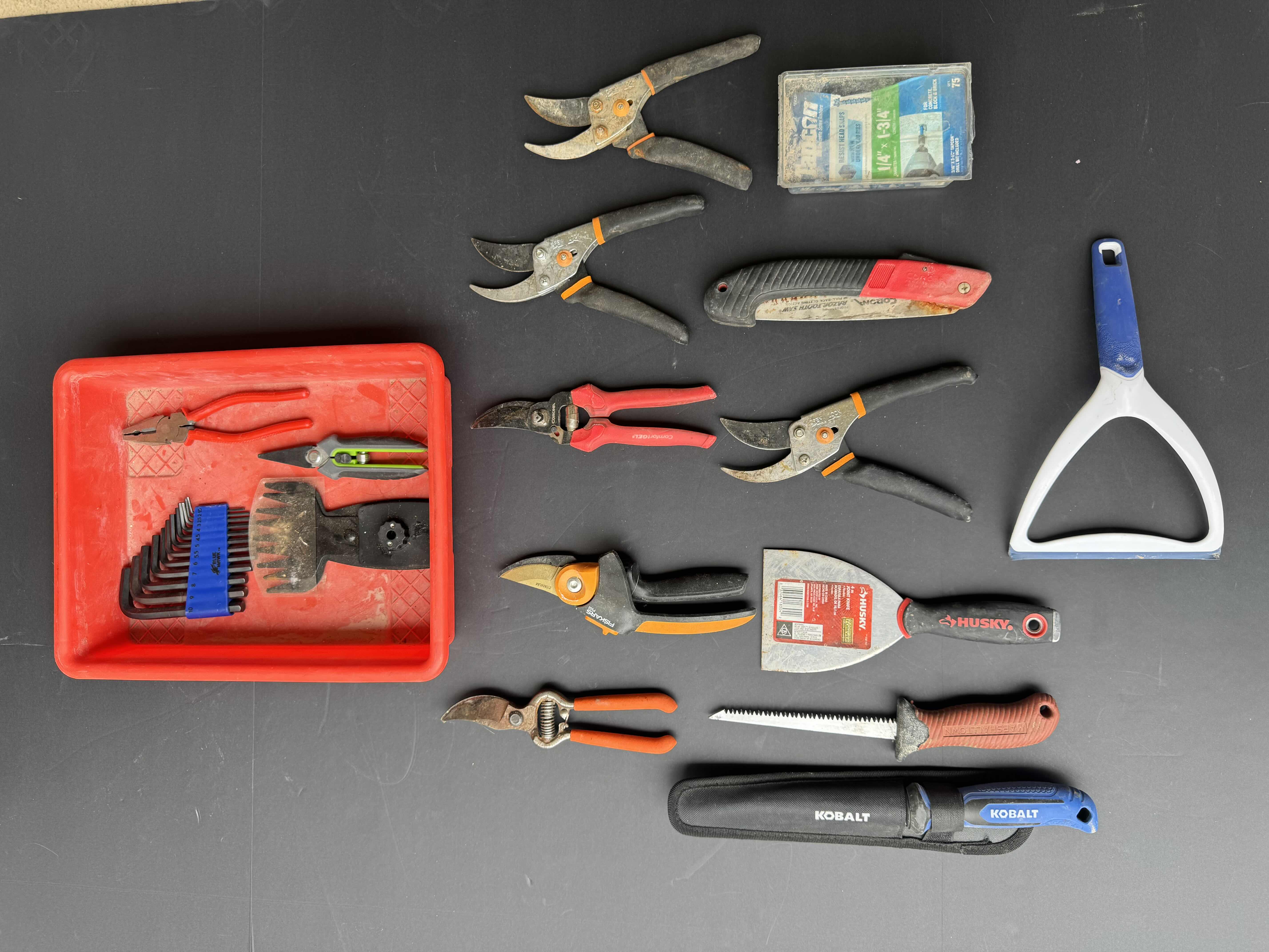 Photo 1 of ASSORTED ESSENTIALS, GARDEN/OUTDOOR, 17 ITEMS