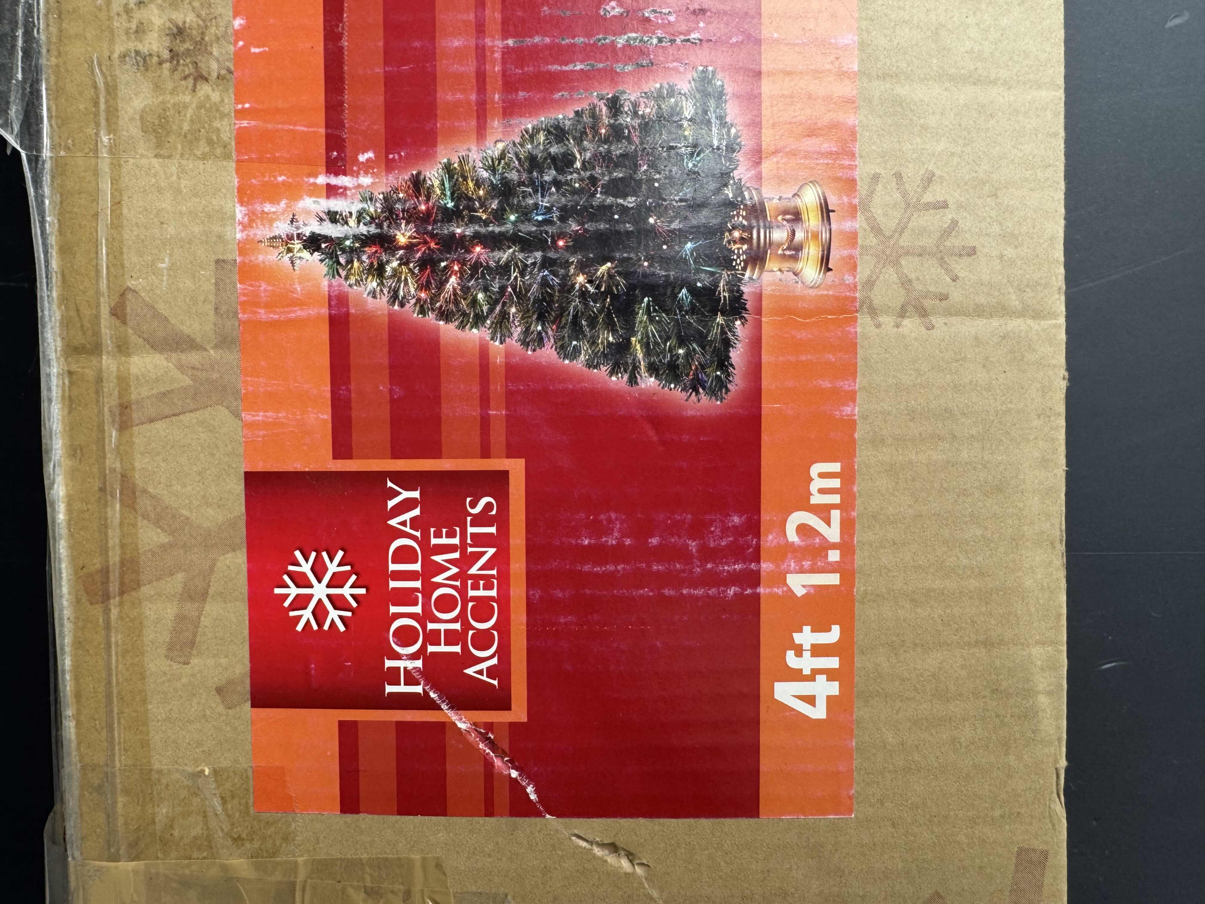 Photo 1 of HOLIDAY HOME ACCENTS CHRISTMAS TREE 4FT 1.2M FIBER OPTIC RADIANCE TREE AND TREEMOTE