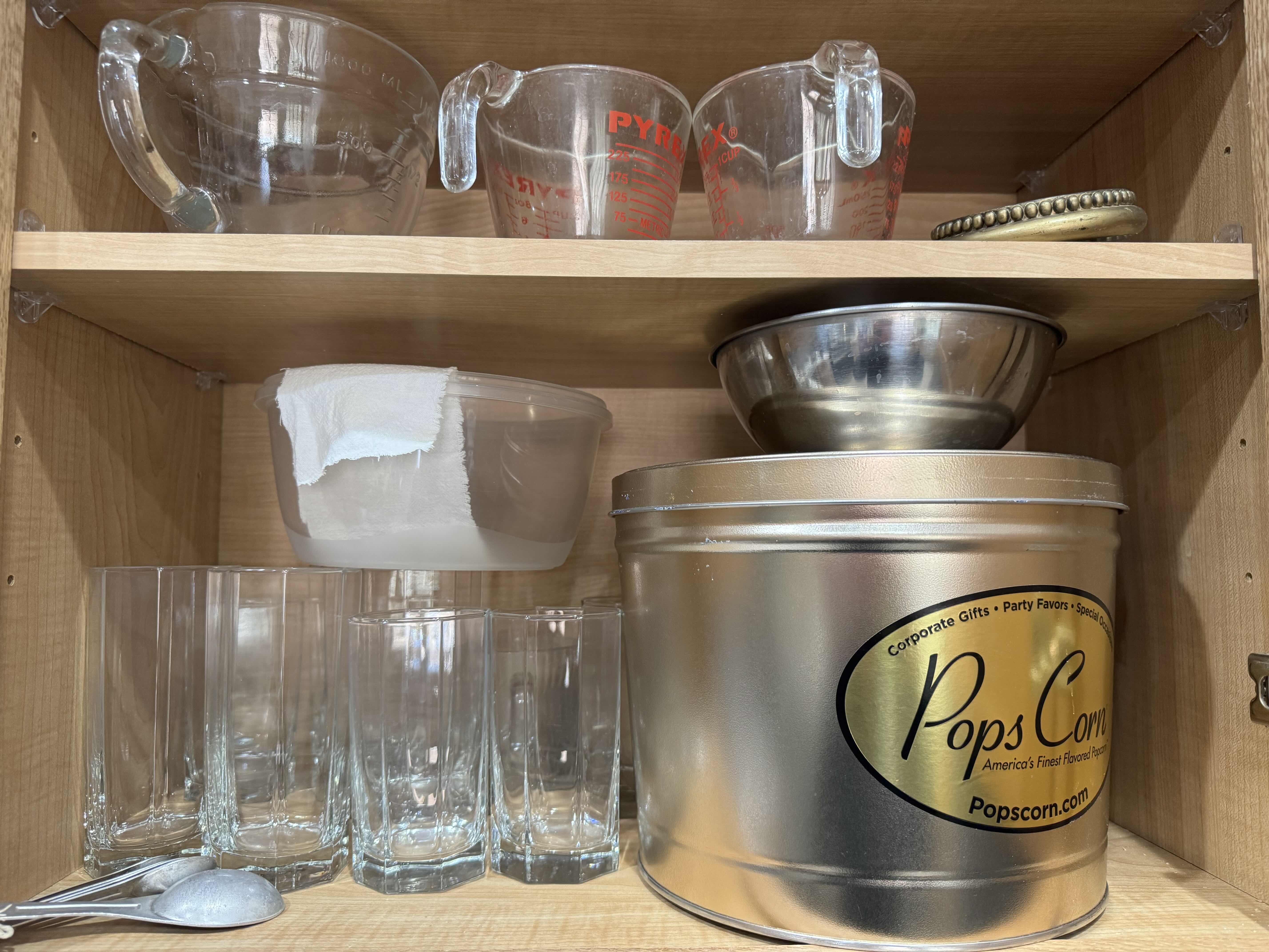 Photo 2 of CONTENTS OF CABINET, ASSORTED KITCHEN ITEMS