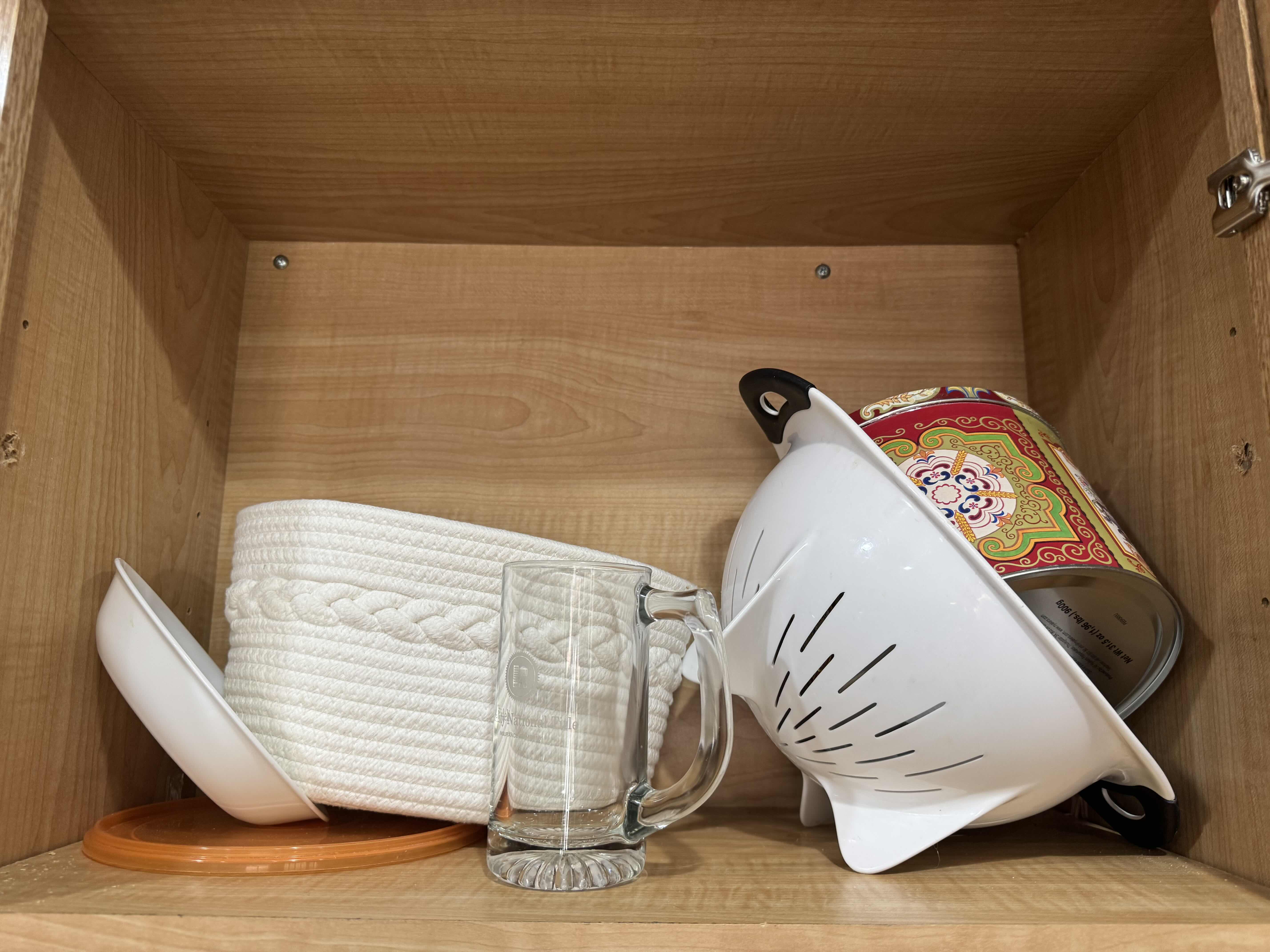 Photo 3 of CONTENTS OF CABINET, ASSORTED KITCHEN ITEMS