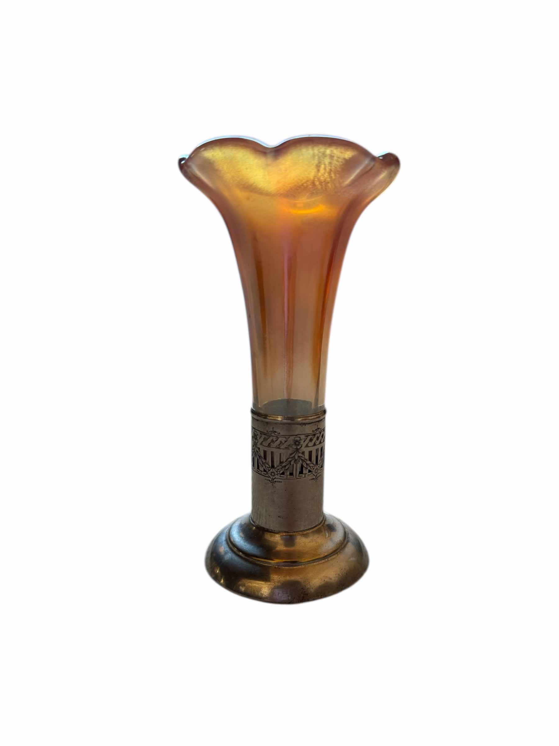 Photo 2 of 100
VINTAGE ANTIQUE DUGAN DIAMOND MARIGOLD ART GLASS PEACH VASE AND FENTON MARIGOLD CARNIVAL GLASS BOWL

BOWL
D5.5” X H3”

VASE
D3” X H6”