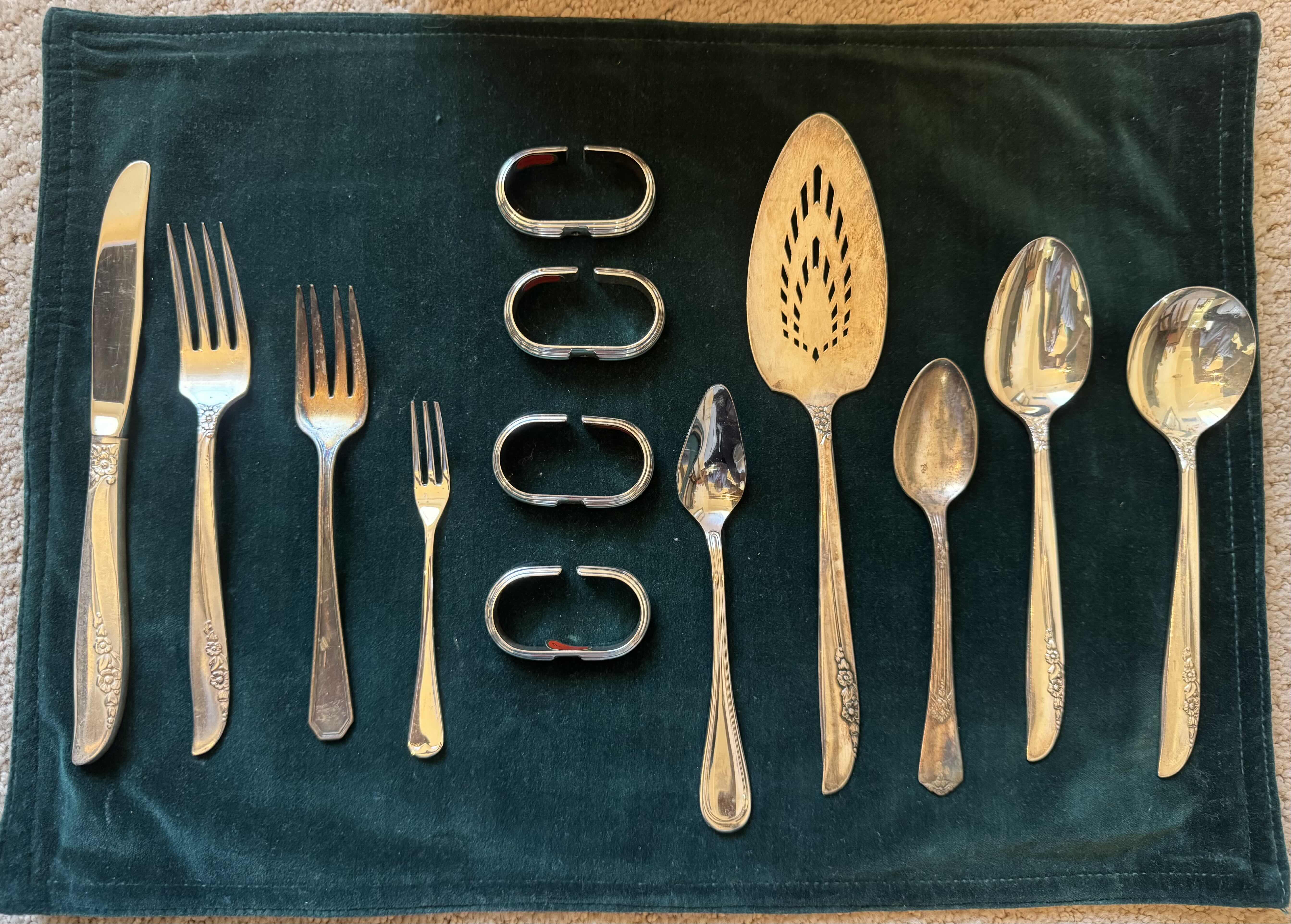 Photo 2 of 150
VINTAGE ANTIQUE ONEIDA 1881 ROGERS LILAC TIME SILVERWARE AND BASKET

BASKET
6.75” X 7” X H7”