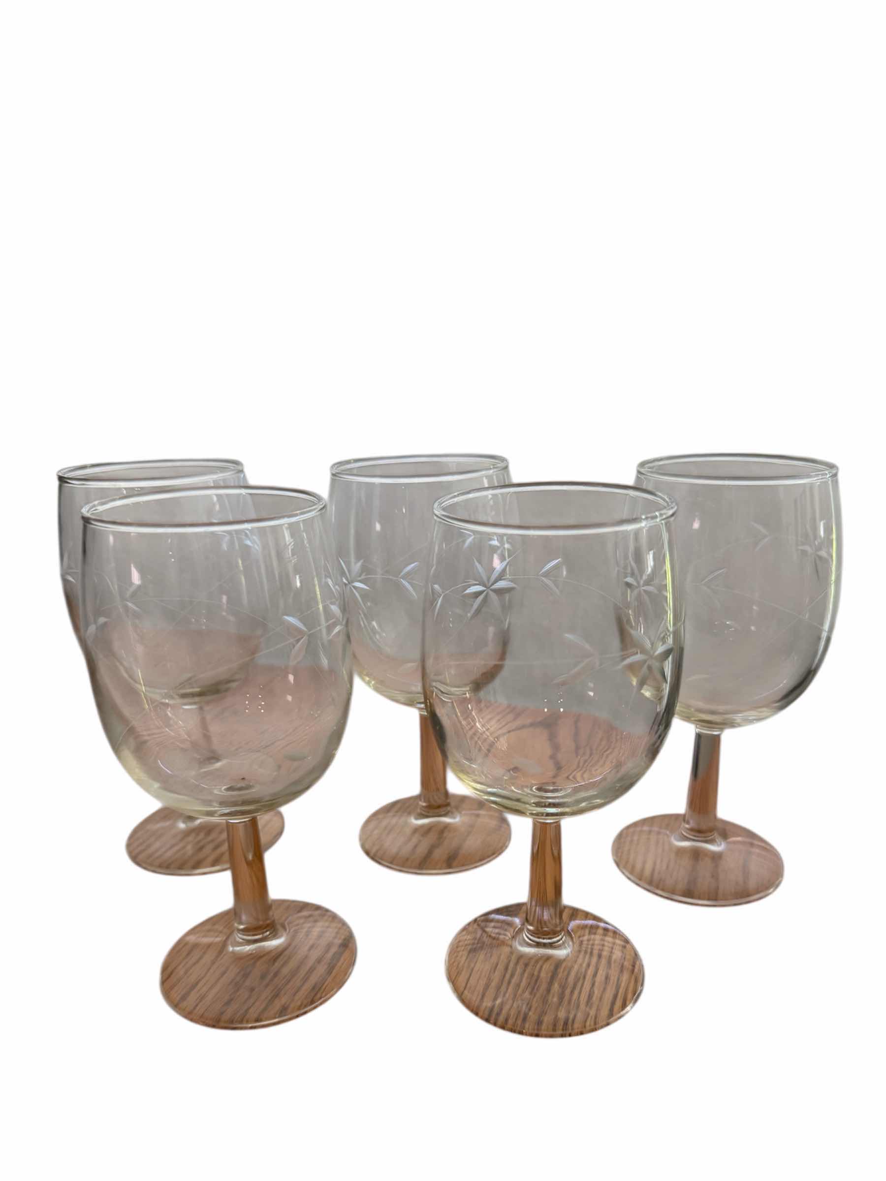 Photo 1 of 30
5- WINE GLASSES STAR FLOWERS PRINCESS HOUSE, CLEAR CRYSTAL HERITAGE
D3” X 6.5”
