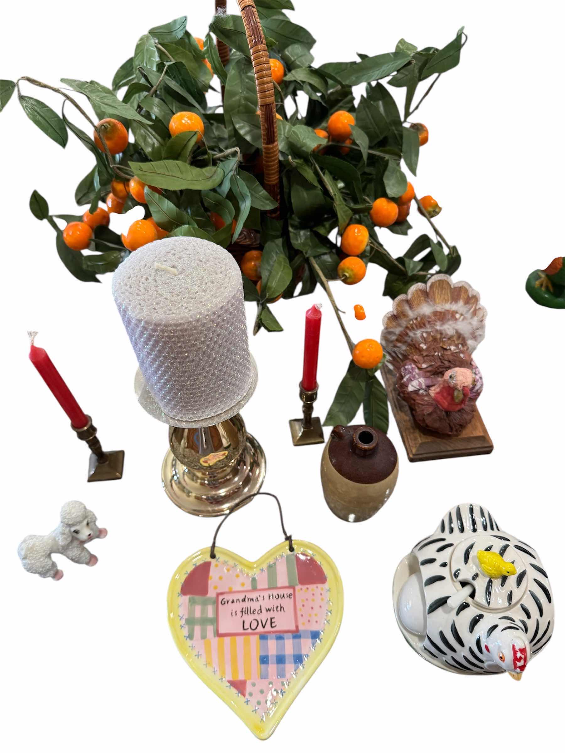 Photo 2 of 120
ASSORTED VINTAGE HOME DECOR, HOLIDAY DECOR, CANDLE HOLDERS, FAUX FRUIT BASKET, MRS BUNNY MUSHROOM HOUSE, COLLECTABLE, 22 ITEMS

GOLD CANDLE HOLDER
D4” X H9.5”