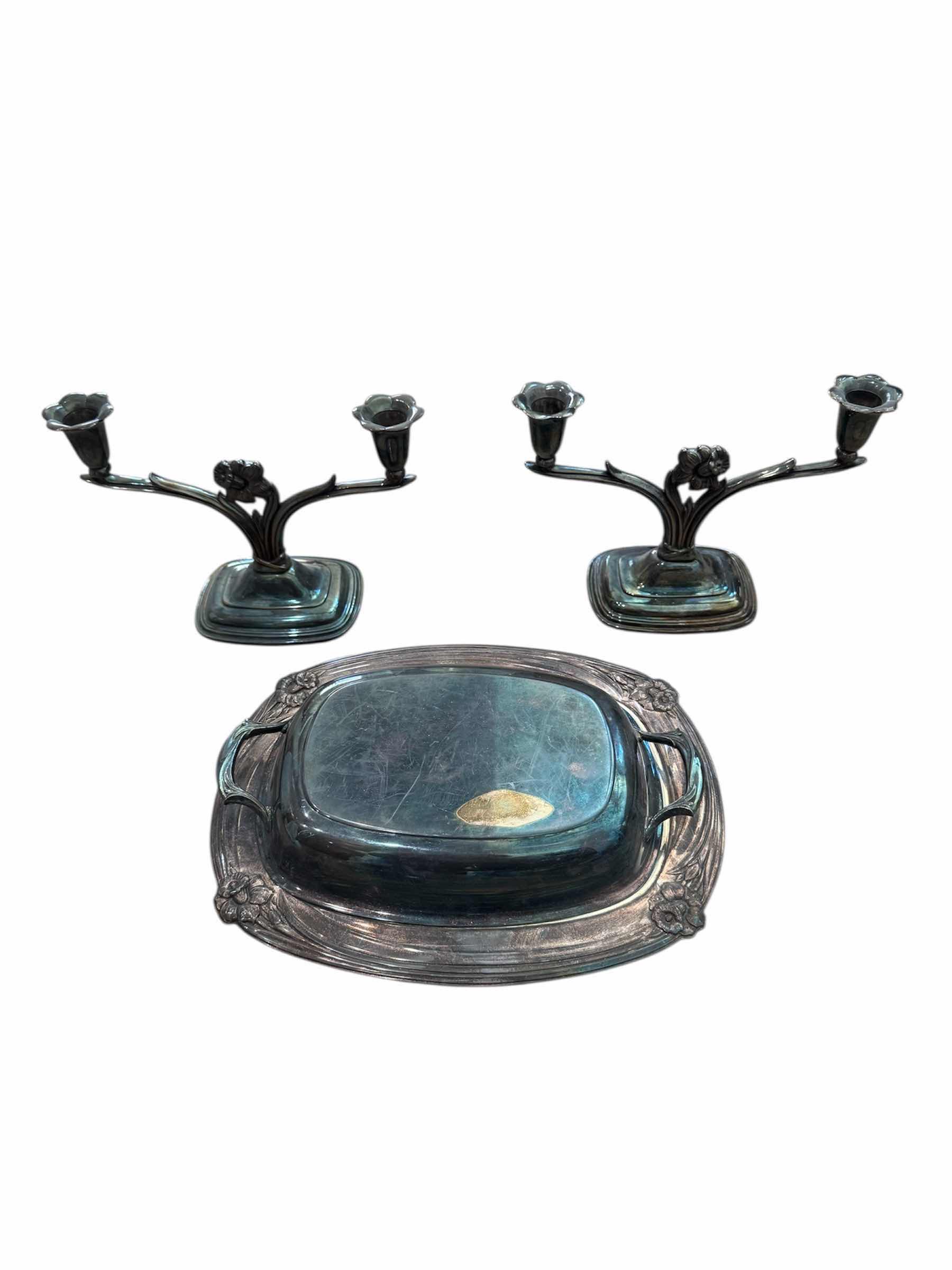 Photo 1 of 160
VINTAGE ANTIQUE ROGER BROS DAFFODIL 1847, SERVING PLATTER WITH MATCHING CANDLE HOLDERS, FLOWER DESIGN, SILVER PLATED, 3 ITEMS

SERVING PLATTER 
11.5” X 9.5” X H4”