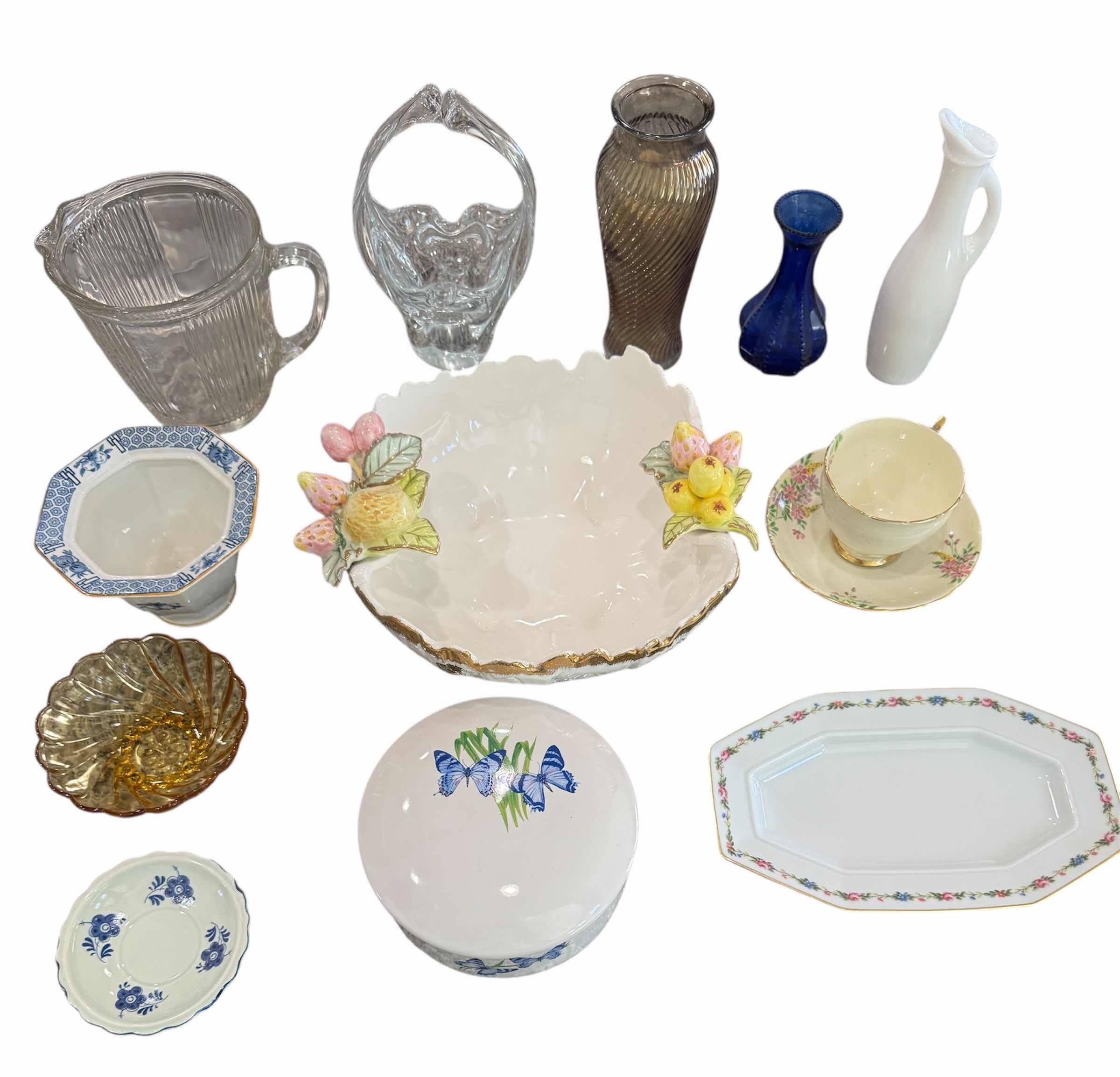 Photo 1 of 140
ASSORTED VINTAGE ANTIQUE HOME DECOR, VASES, BOWLS, SERVING PLATE, CHINA, SMALL GLASS PITCHER, AMBER DEPRESSION GLASS,13 ITEMS

FRUIT BOWL 
D12” X H4”