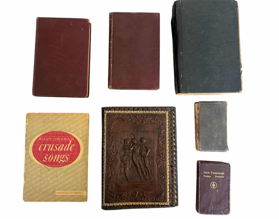 Photo 1 of 160
VINTAGE ANTIQUE ASSORTED BOOKS, LEATHER COVER AND BIBLES

THE LOST BOOKS OF THE BIBLE
8.5” X 6” X H1.5”