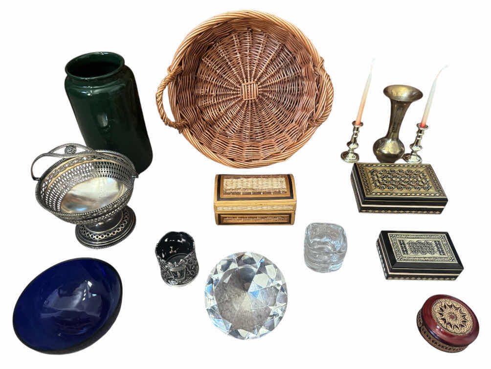 Photo 1 of 120
ASSORTED HOME DECOR, HOME ESSENTIALS, FLOWER VASE, BASKET, DIAMOND SHAPED PAPER WEIGHT, SMALL BRASS VASE, SMALL WOODEN JEWELRY BOXES, SMALL CANDLE HOLDER WITH CANDLES, SILVER-PLATED BASKET, AND BOWL 

BASKET
D11” X H5”