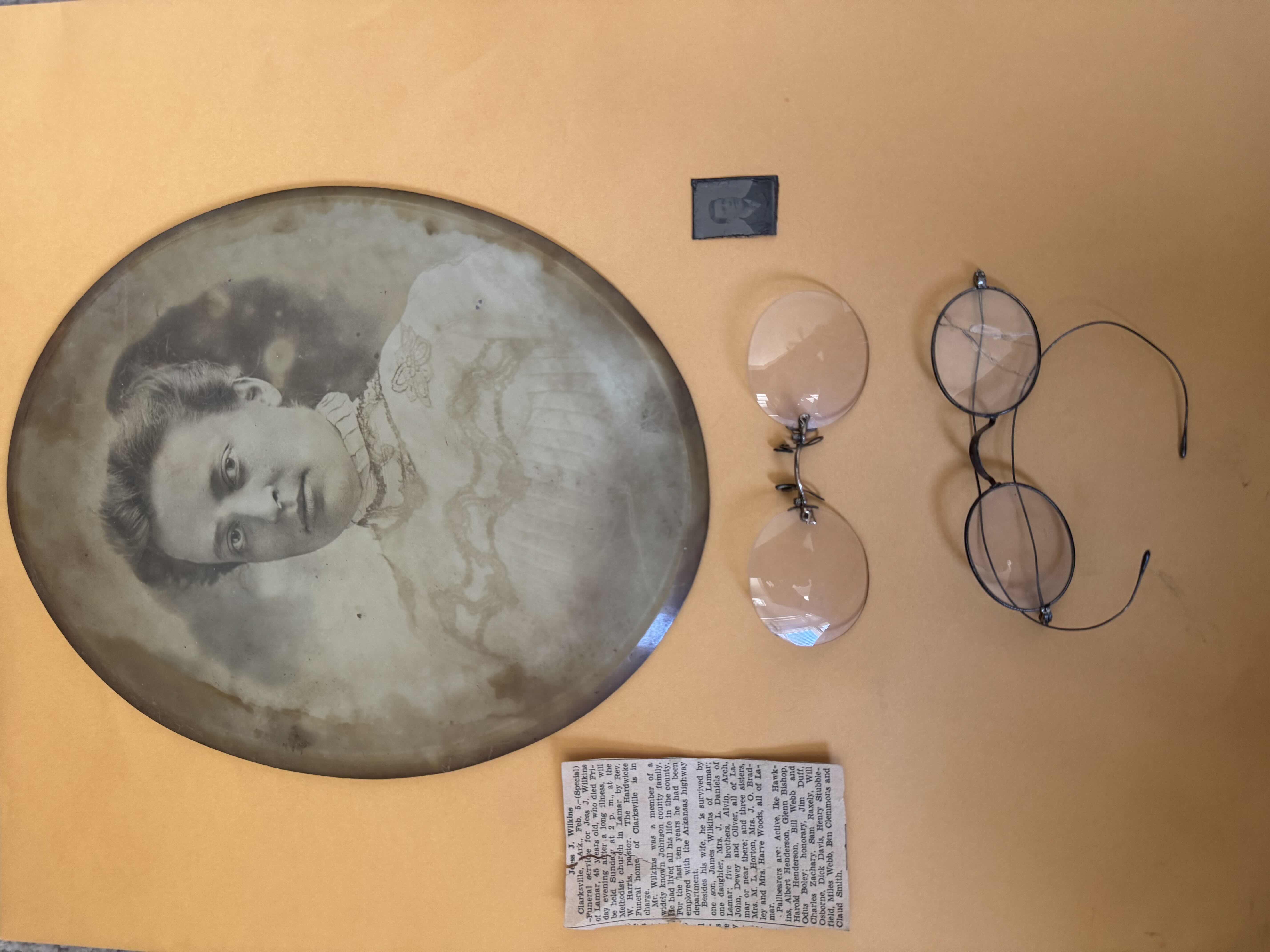 Photo 1 of 175
ANTIQUE PORTRAIT, PINCH NOSE  GOLD SPECTACLES,  AND OVAL SADDLE WIRED RIMMED GLASSES, HISTORY, ART COLLECTION, HOME DECOR, ARTWORK

PORTRAIT
L10” X W8”