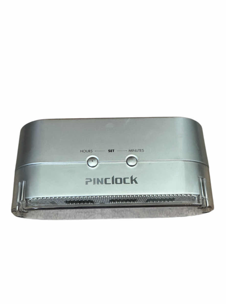 Photo 2 of 25
VINTAGE 70’S BATTERY OPERATED PINCLOCK, GRAY/SILVER 

4” X 8.5” X H3.5”