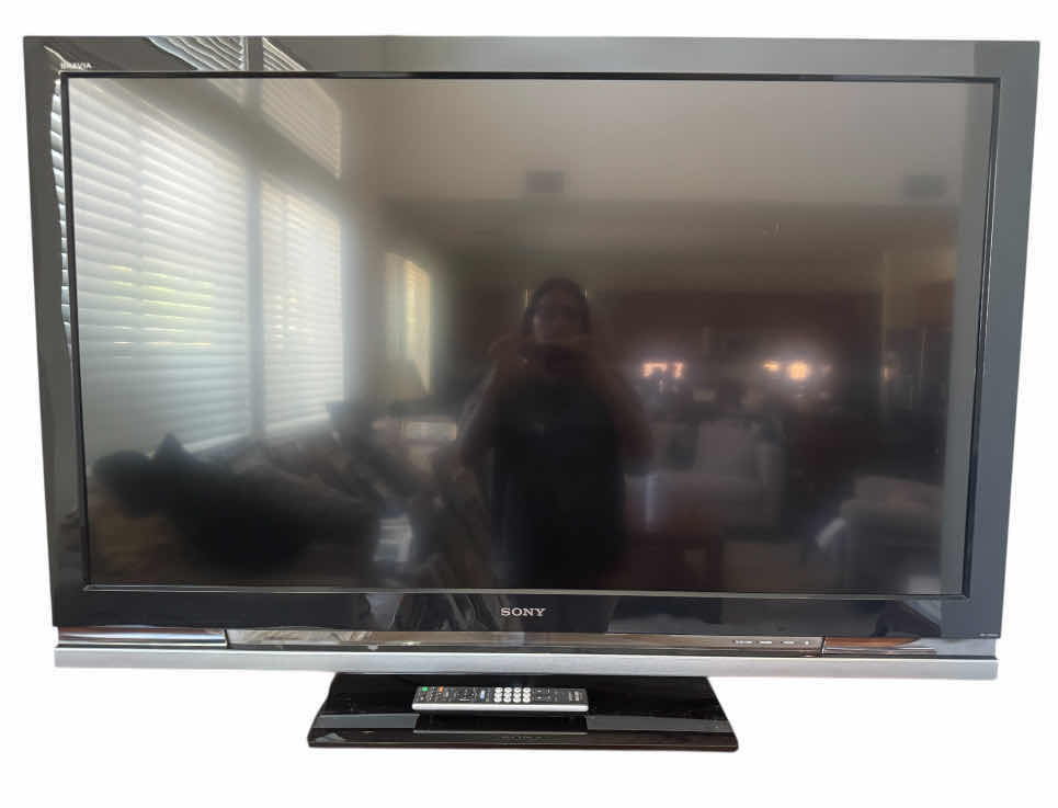 Photo 1 of 45
VINTAGE SONY LCD DIGITAL COLOR TV MODEL NO. KDL-52W4100 WITH REMOTE AND MANUALS