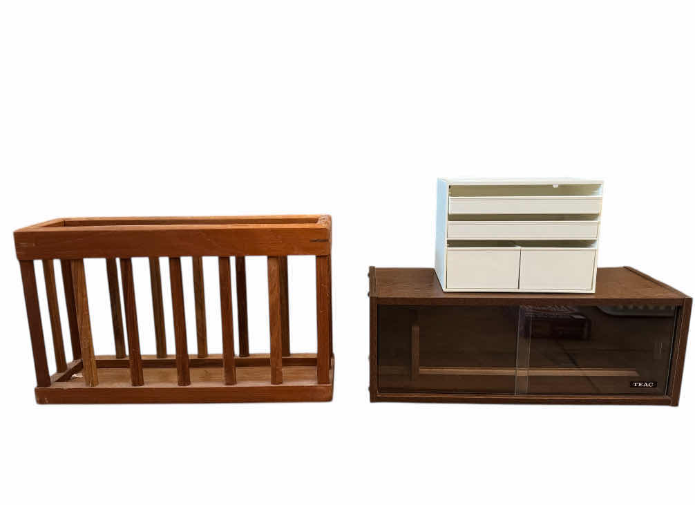 Photo 1 of 45
ASSORTED HOME GOODS, ORGANIZATION, MAGAZINE RACK HOLDER, STORAGE CONTAINER AND BASKET, WOODEN TEAC WITH GLASS DOOR, FURNITURE FIX LIFT SAGGING UPHOLSTERY, 5 ITEMS

WOODEN MAGAZINE RACK

5” X 18” X H11”