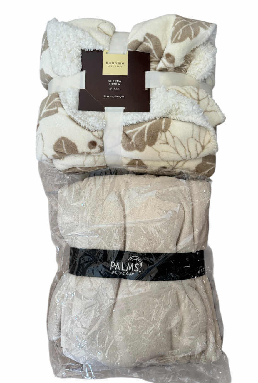 Photo 1 of 50
DOG/CAT BED AND 2 NEW THROW BLANKETS. PET ESSENTIALS. TAN/BROWN

DOG/CAT BED
23” X 36” X H3”