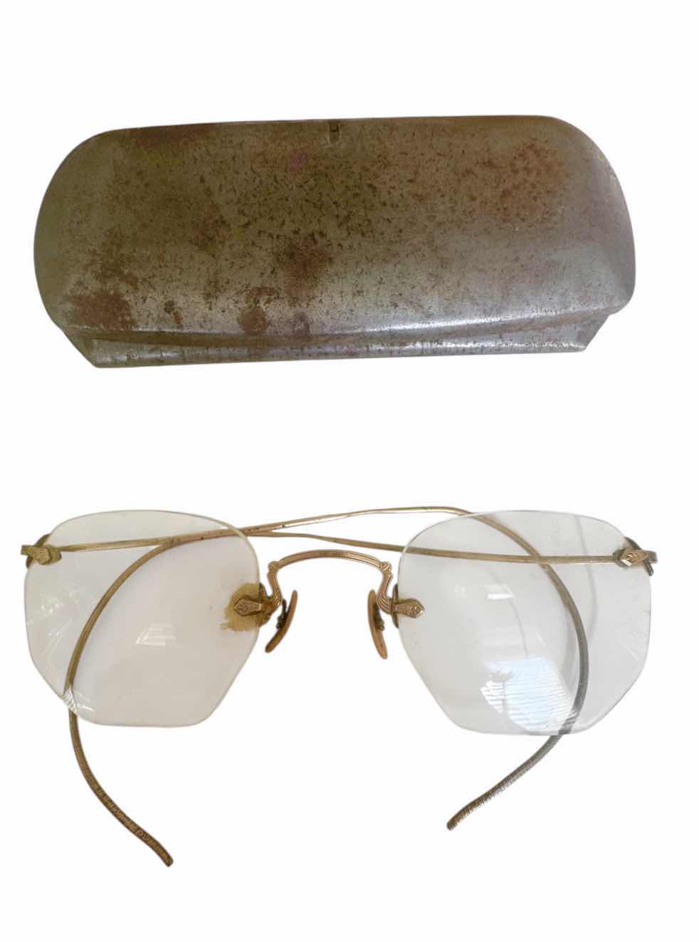 Photo 1 of 150
ANTIQUE WIRE RIM 12K GOLD GLASSES WITH CARRYING CASE. 

GLASSES WHEN FOLDED
L1.75” X W4.75”