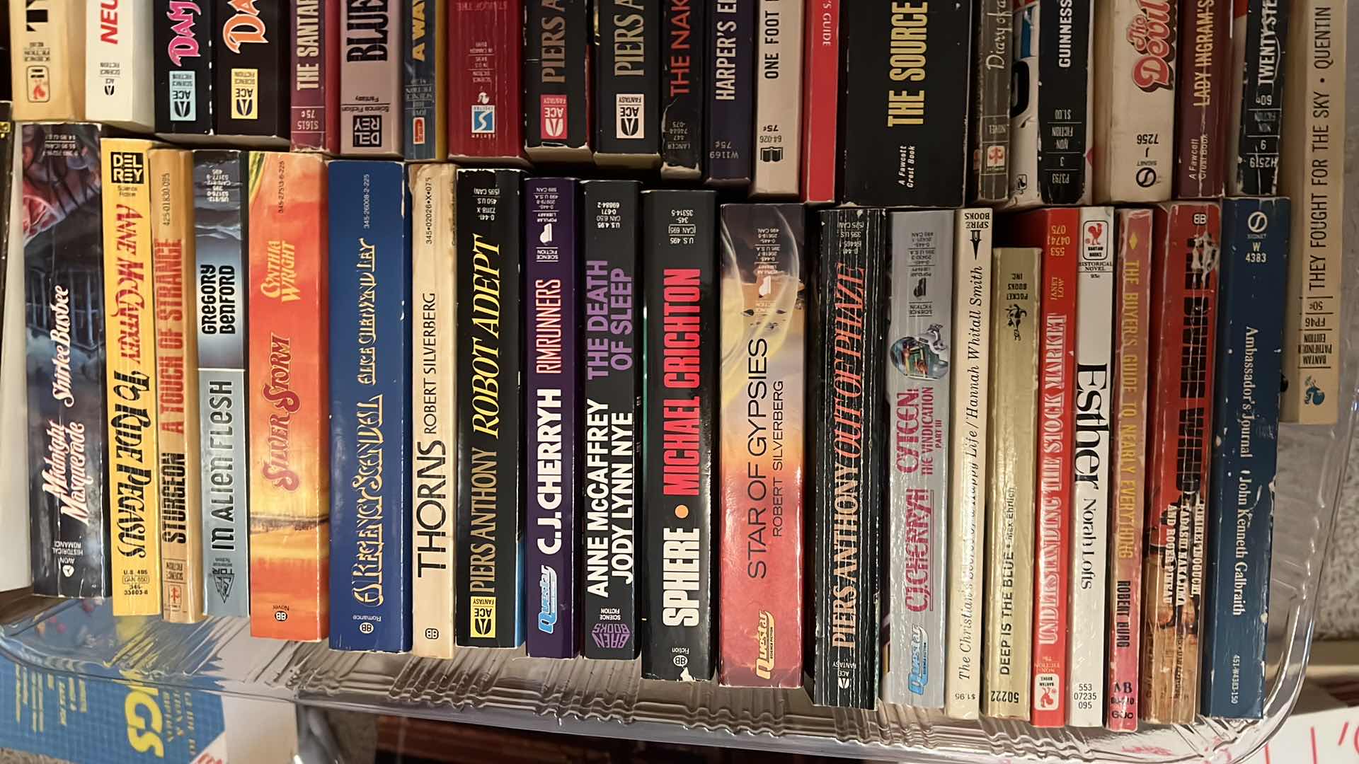 Photo 1 of TRAY OF PAPERBACK BOOKS - SCIENCE FICTION AND MORE