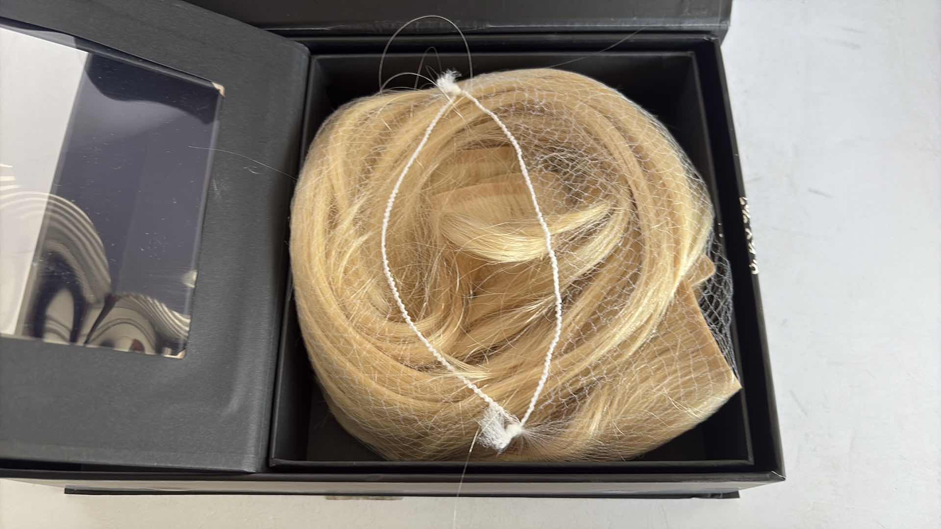 Photo 1 of SALONPRO CHRISTIAN REMY PRO SEAM CLIP IN HAIR EXTENSIONS 20” 180g “BEACH BLONDE”