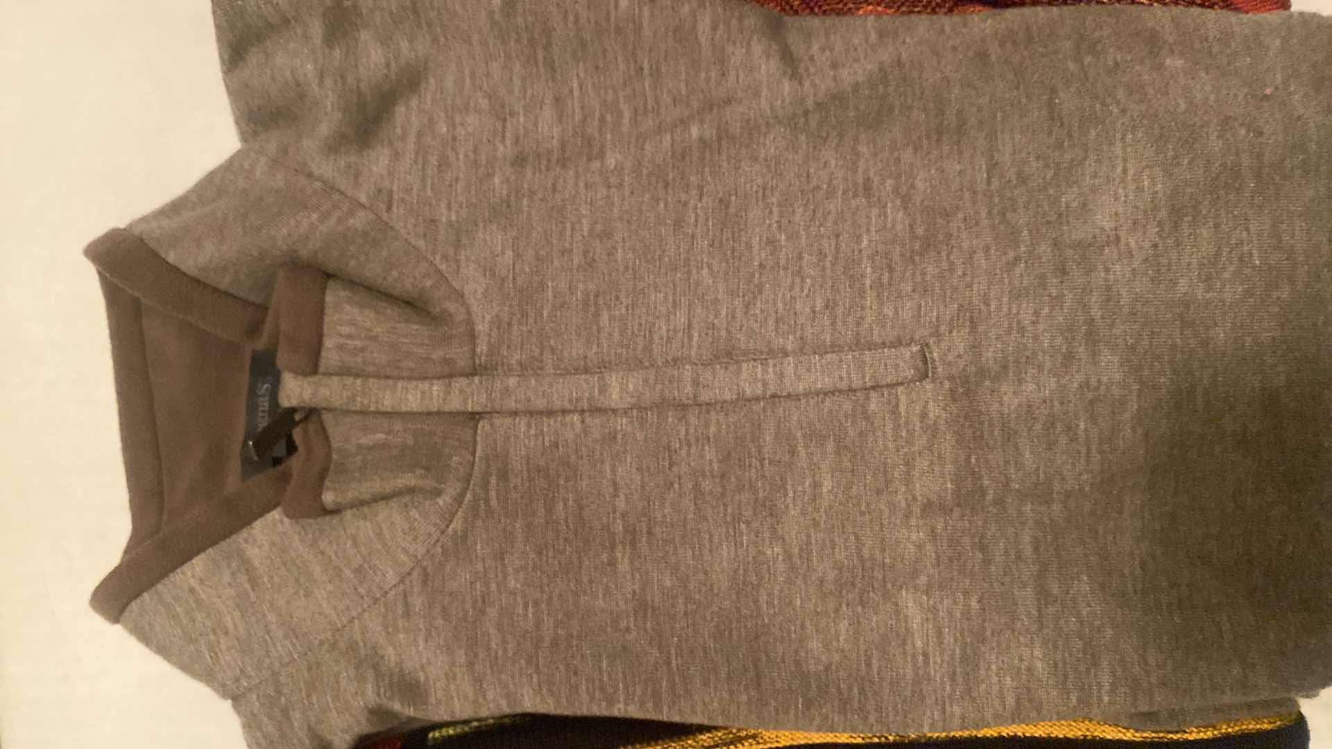 Photo 1 of 3 - NEW DESIGNER SWEATERS MENS SIZE XL (2 WITH TAGS)