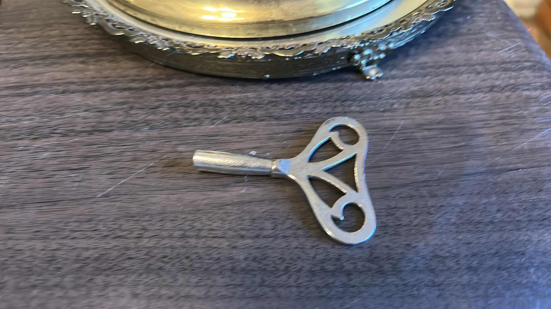 Photo 1 of VINTAGE KUNDO (KIENINGER & OBERGFELL) 400-DAY ANNIVERSARY TORSION CLOCK MANUFACTURED IN WEST GERMANY, FEATURING BRASS CONSTRUCTION AND A PROTECTIVE GLASS DOME. H11.5”