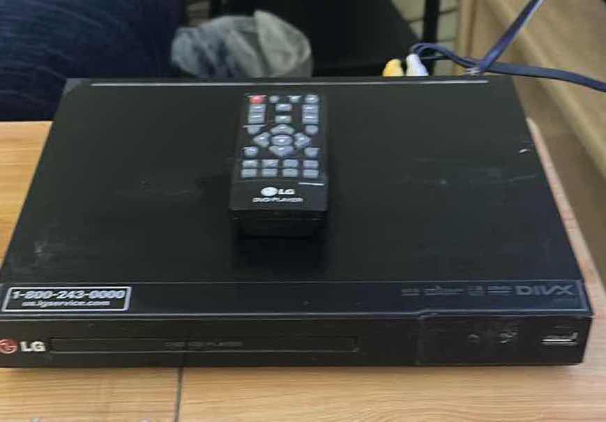 Photo 1 of LG DVD RECORDER W REMOTE