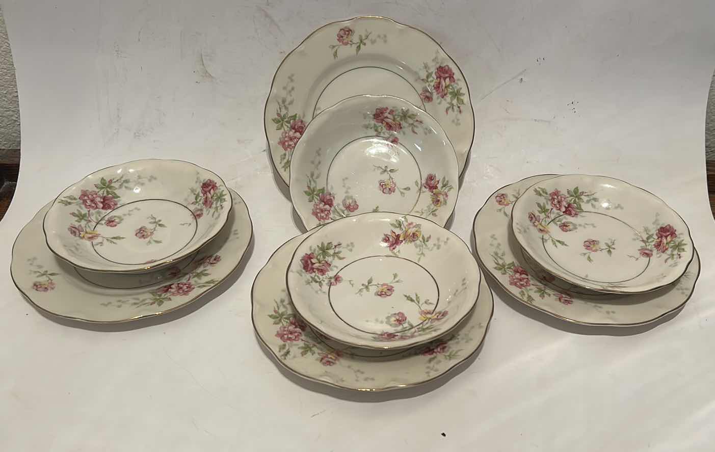 Photo 1 of HAVILAND DORSET 4 SMALL PLATES AND 4 BOWLS PINK FLORAL GOLD TRIM 6.5”