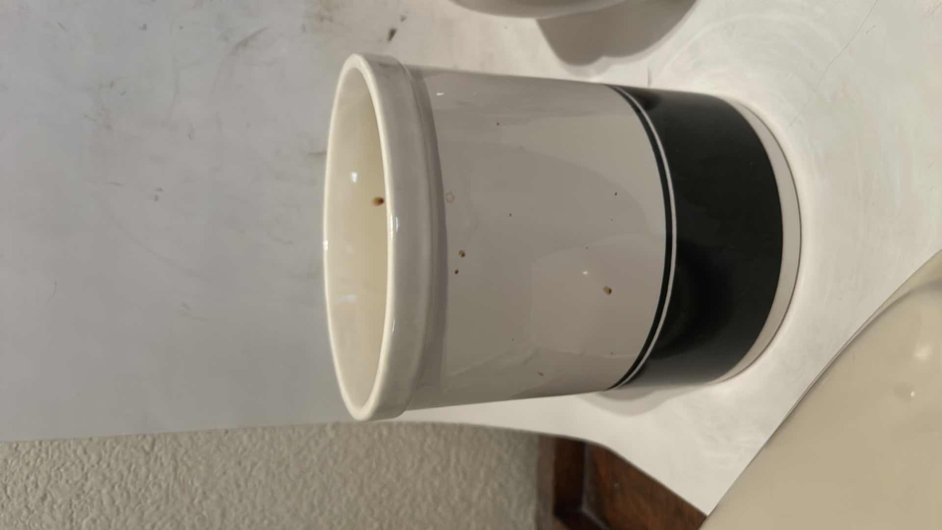 Photo 1 of KITCHEN ITEMS - INCLUDING CORNING WARE