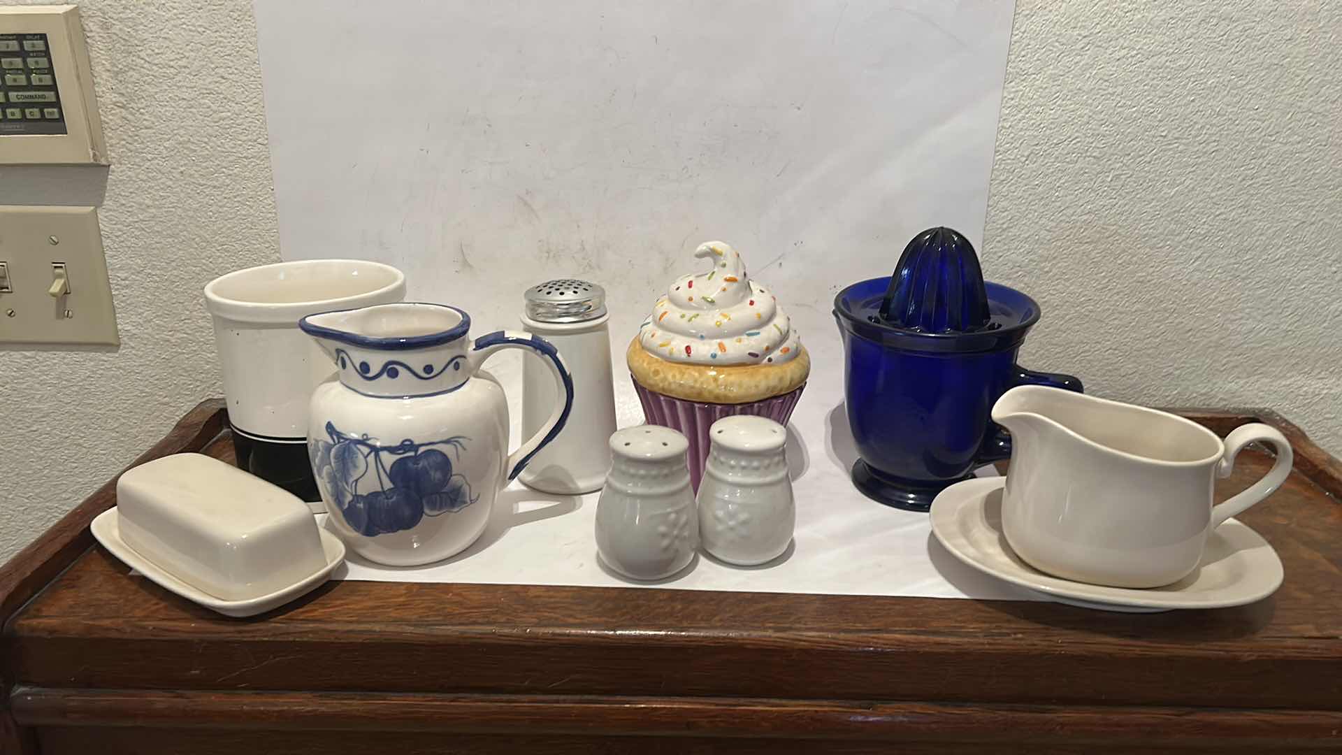 Photo 1 of KITCHEN ITEMS - INCLUDING CORNING WARE