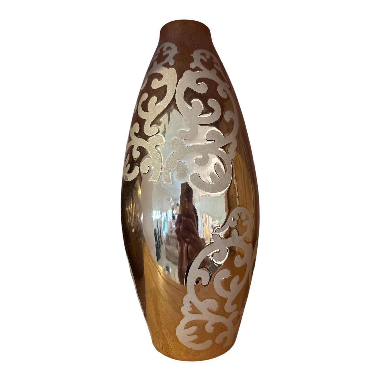 Photo 1 of (3)PCS DECORATIVE GOLD ACCENT CERAMIC VASES H10”
