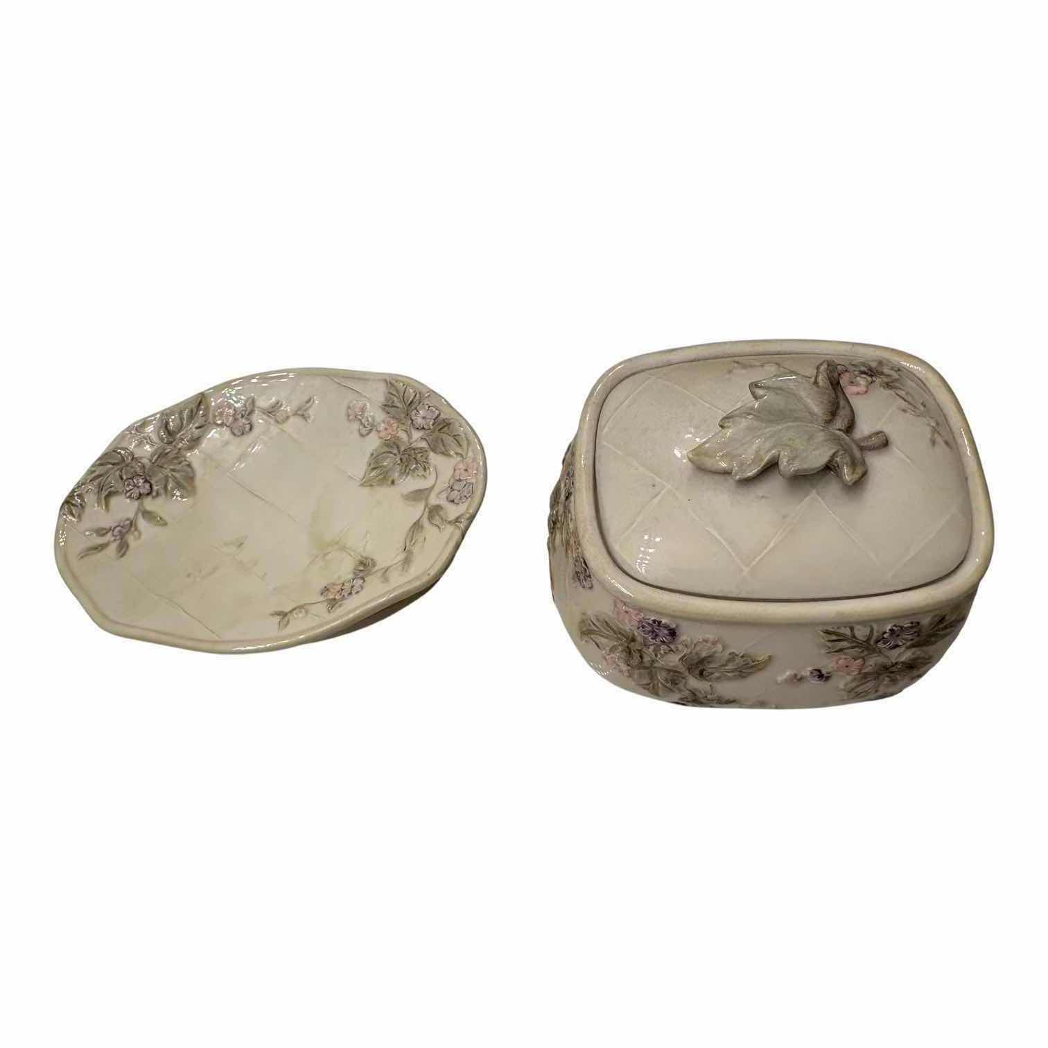 Photo 1 of (5)PCS FLORAL CERAMIC BATHROOM SET H10”