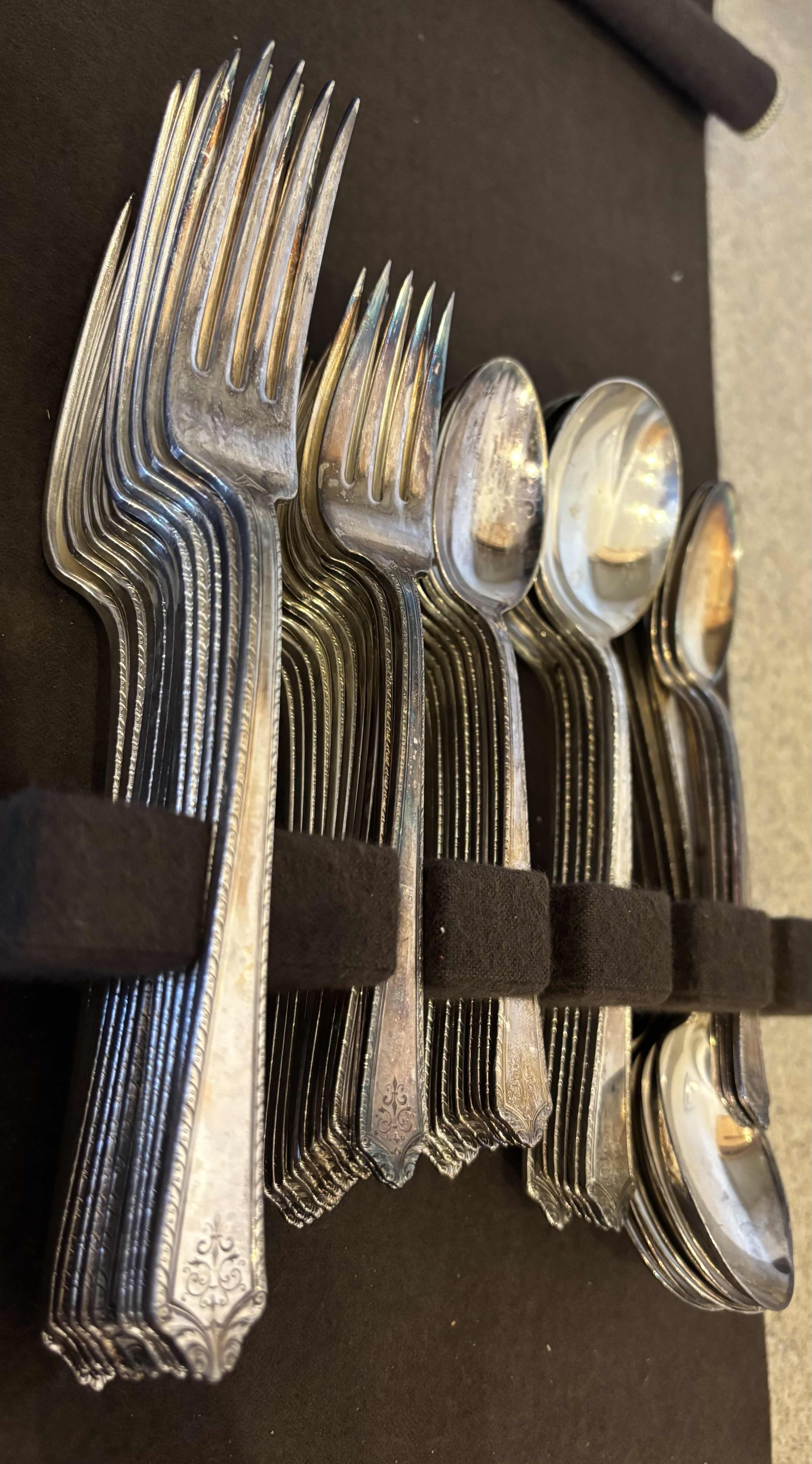 Photo 1 of HOLMES & EDWARDS SILVER PLATE SILVERWARE SET (60 PIECES)