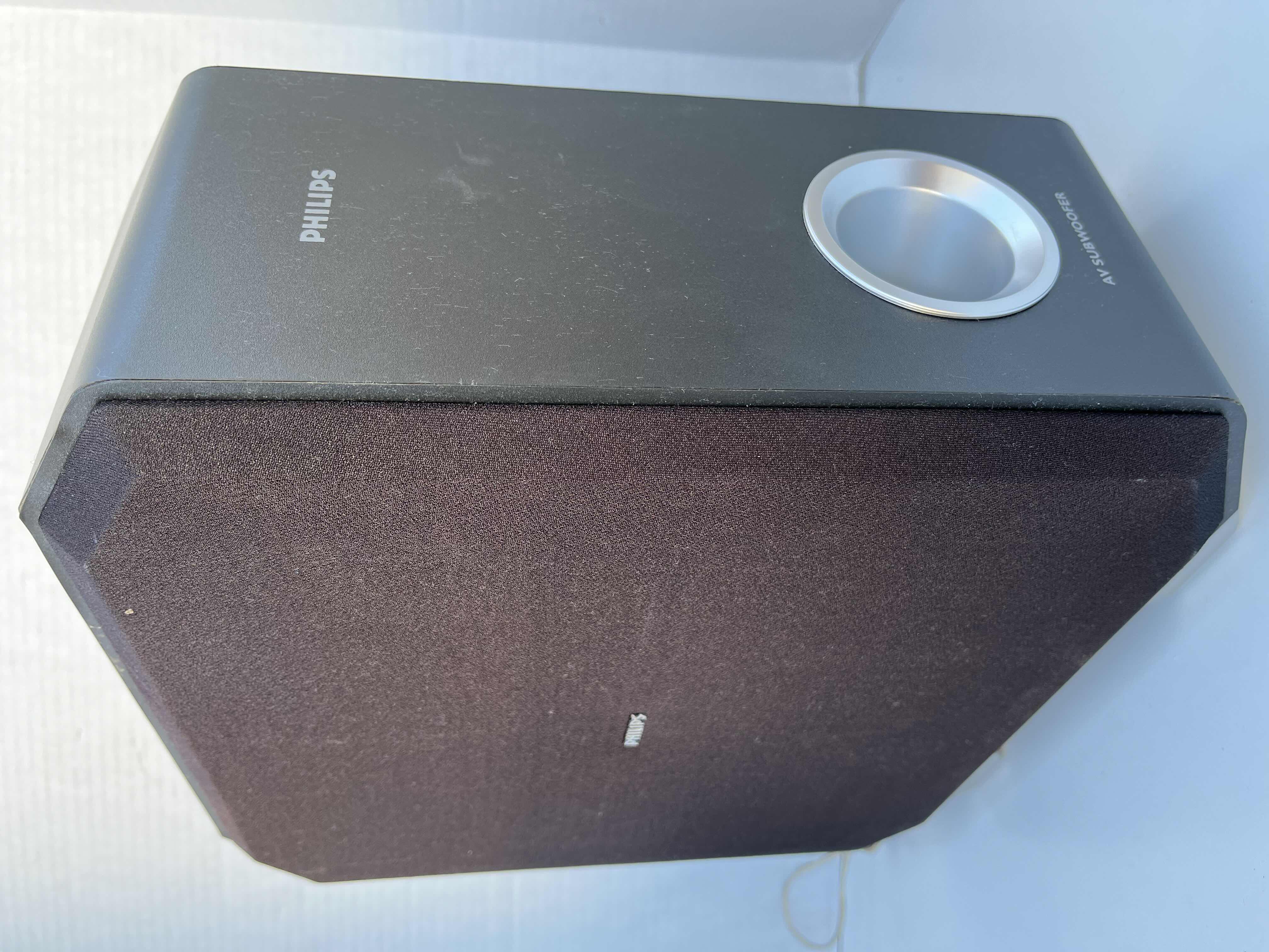 Photo 1 of PHILIPS SURROUND SOUND SPEAKERS (5) W AV SUBWOOFER
