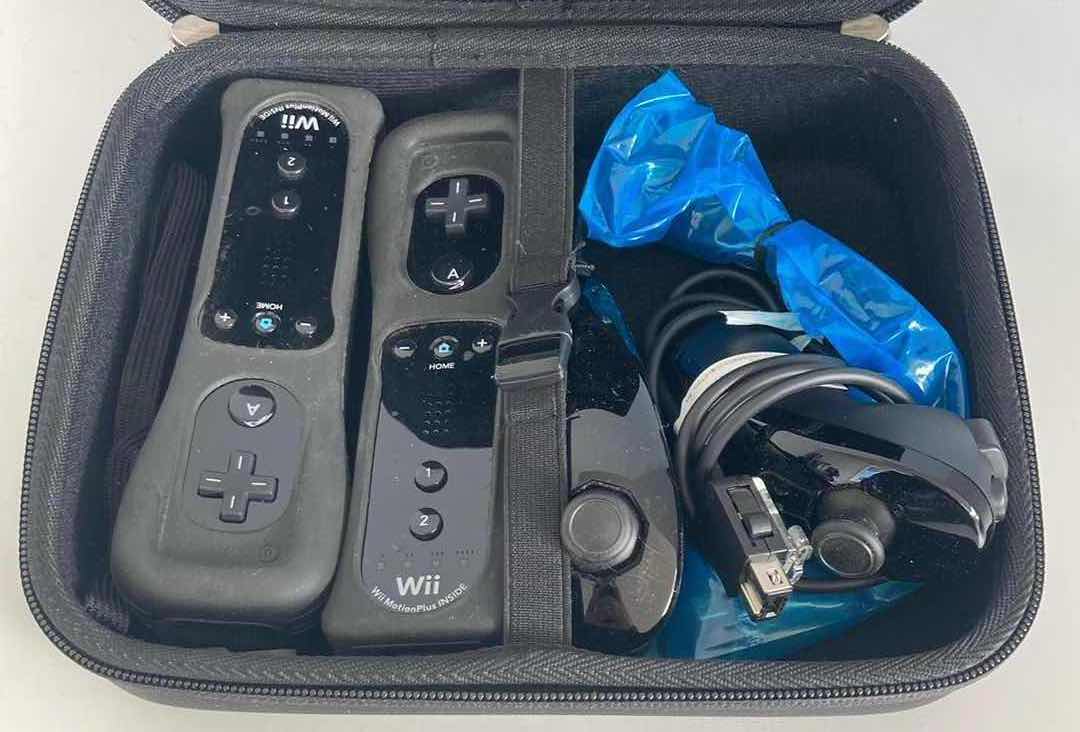 Photo 1 of STEELSERIES STRATUS XL REMOTE CONTROLLER & 2PK WII REMOTE CONTROLLERS