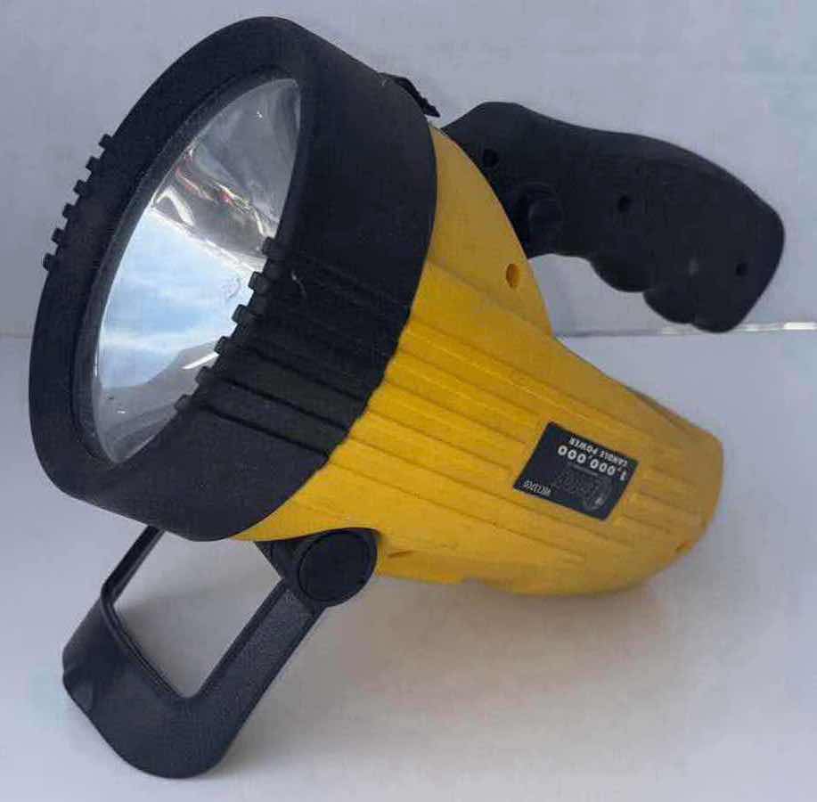 Photo 1 of VECTOR SPOTLIGHT 1,000,000 CANDLE POWER (VEC137C0)