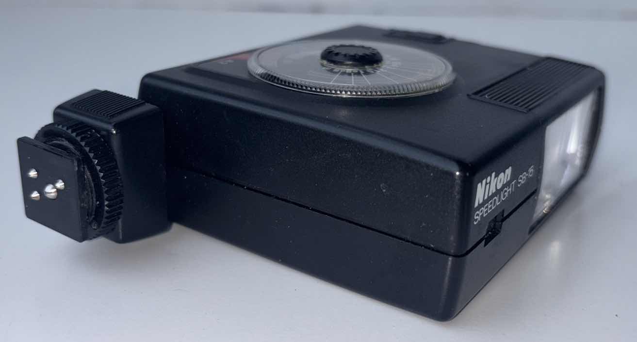 Photo 1 of VINTAGE NIKON SB-15 SPEEDLIGHT SHOE MOUNT CAMERA FLASH W CASE