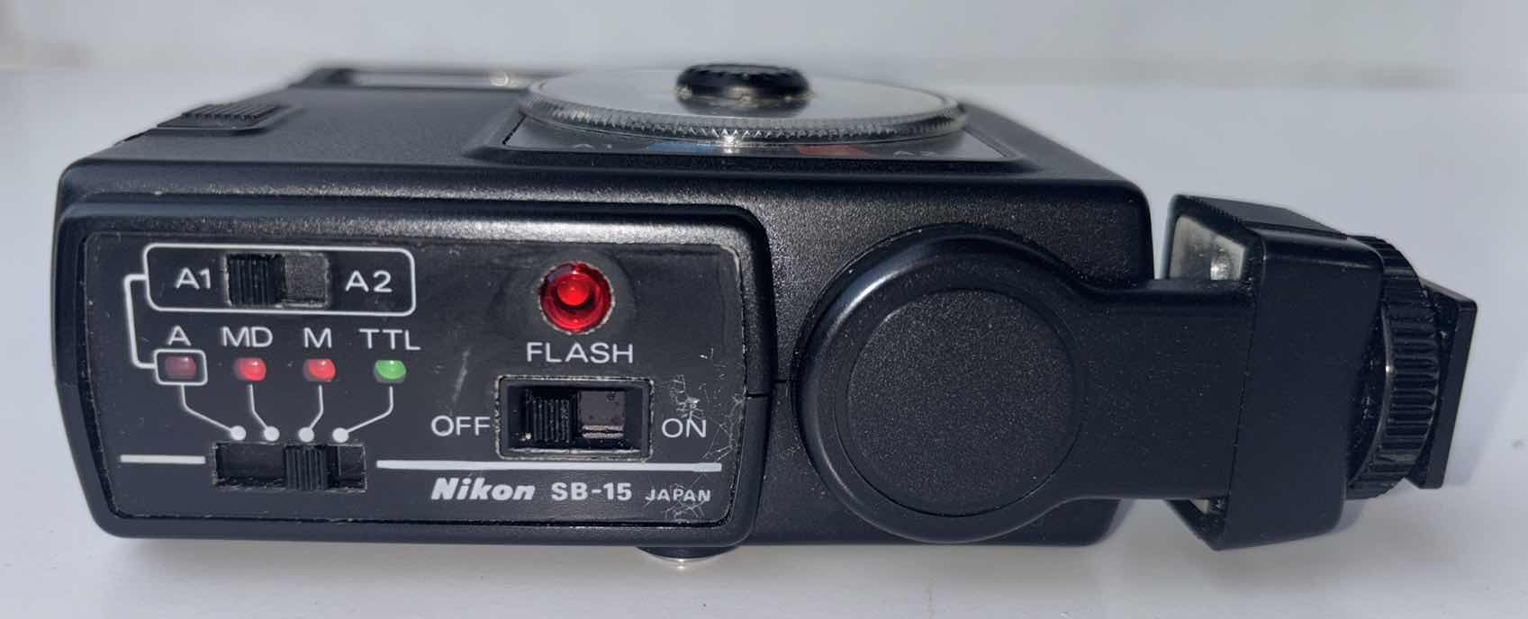 Photo 1 of VINTAGE NIKON SB-15 SPEEDLIGHT SHOE MOUNT CAMERA FLASH W CASE