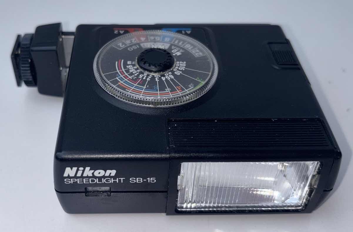 Photo 1 of VINTAGE NIKON SB-15 SPEEDLIGHT SHOE MOUNT CAMERA FLASH W CASE