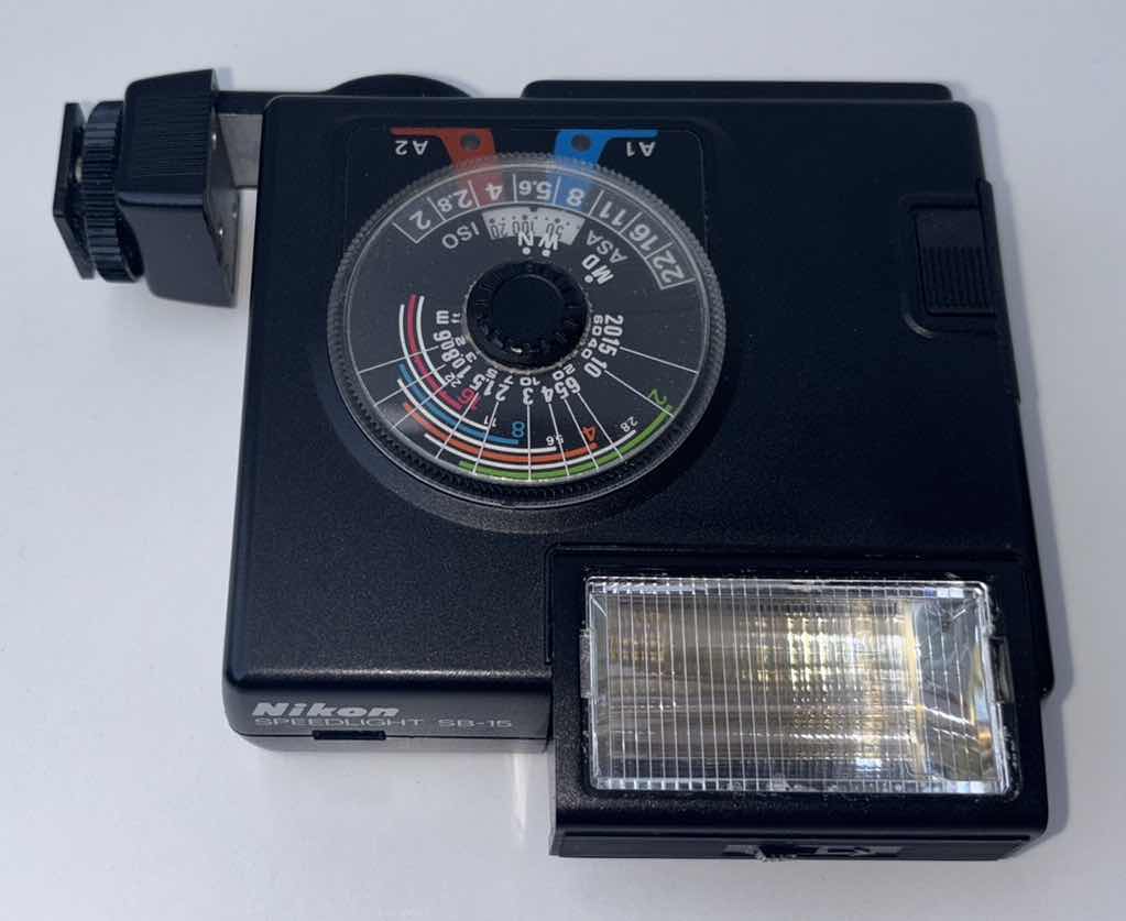 Photo 1 of VINTAGE NIKON SB-15 SPEEDLIGHT SHOE MOUNT CAMERA FLASH W CASE