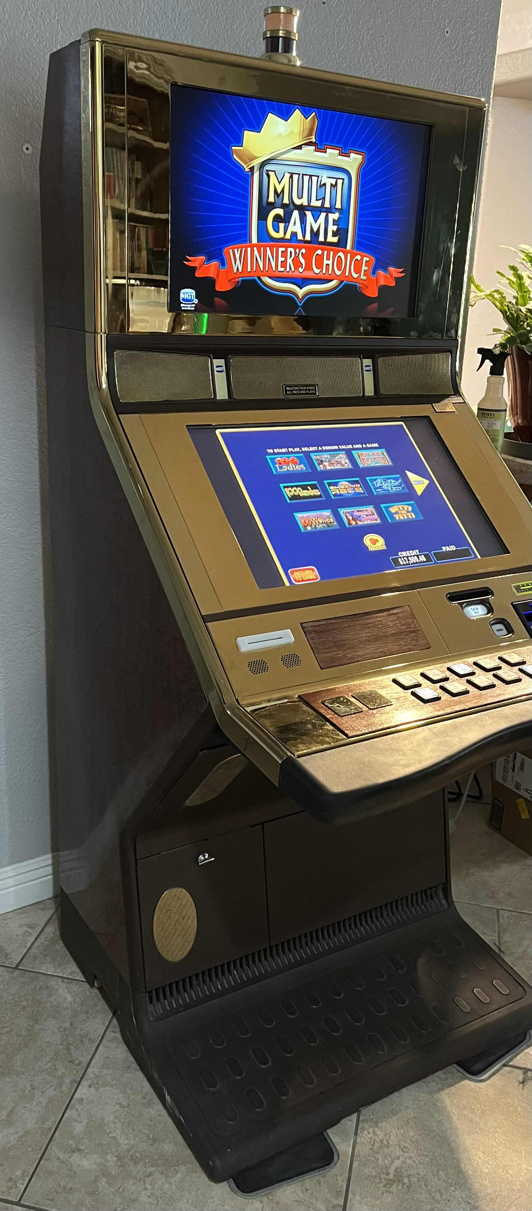 Photo 1 of IGT MULTI GAME WINNERS CHOICE CASINO GAMING MACHINE MODEL 96499417 (READ NOTES)