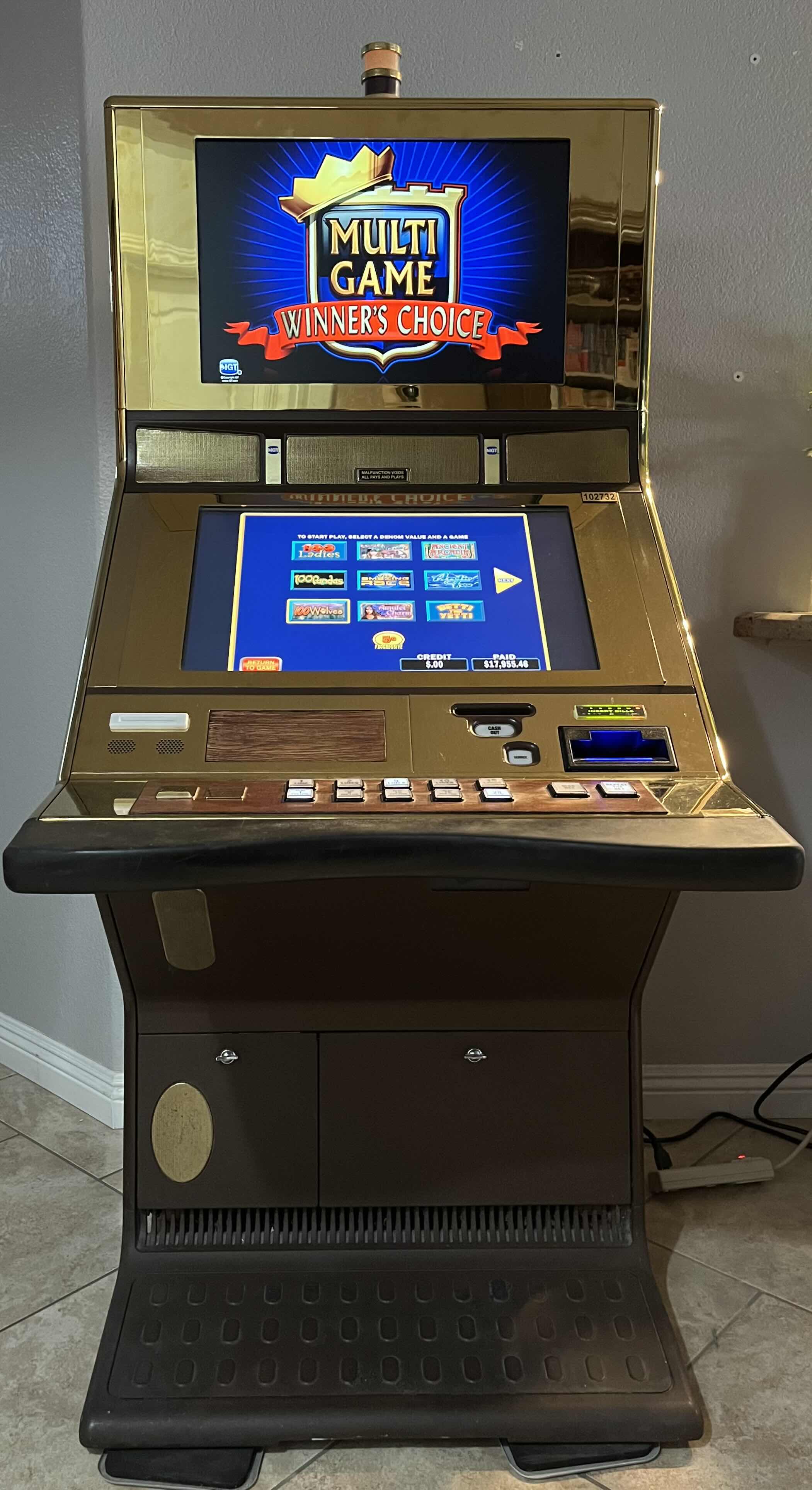 Photo 1 of IGT MULTI GAME WINNERS CHOICE CASINO GAMING MACHINE MODEL 96499417 (READ NOTES)