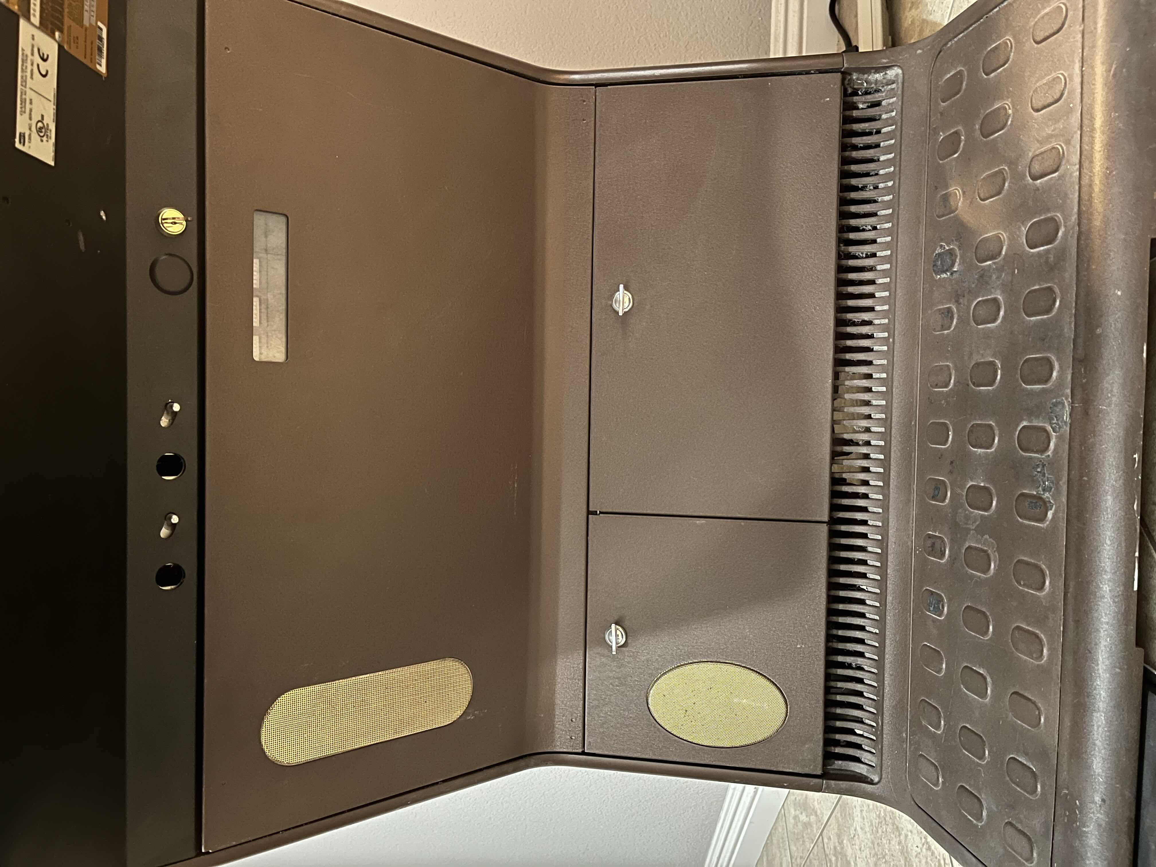 Photo 1 of IGT MULTI GAME WINNERS CHOICE CASINO GAMING MACHINE MODEL 96499417 (READ NOTES)