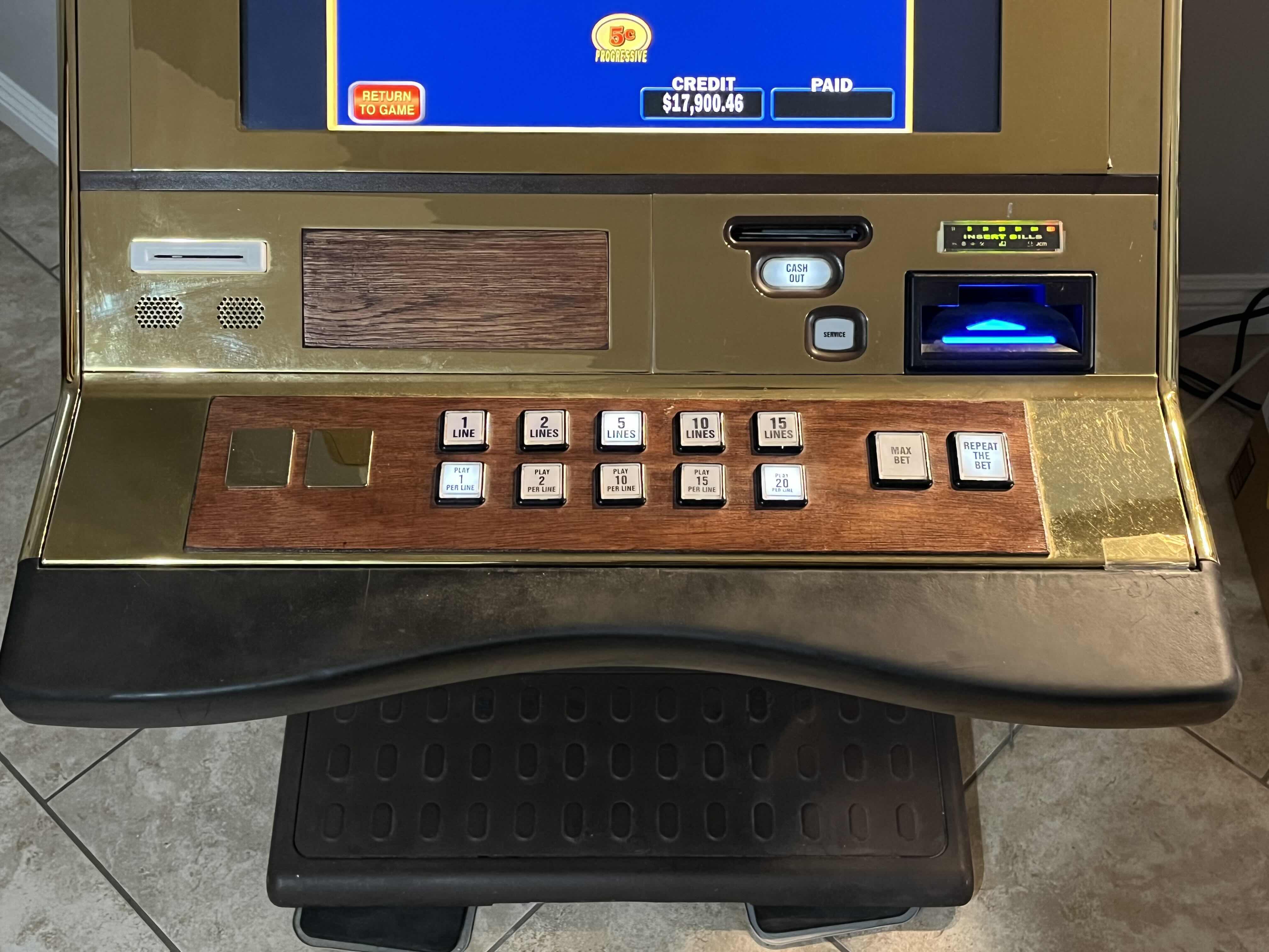 Photo 1 of IGT MULTI GAME WINNERS CHOICE CASINO GAMING MACHINE MODEL 96499417 (READ NOTES)