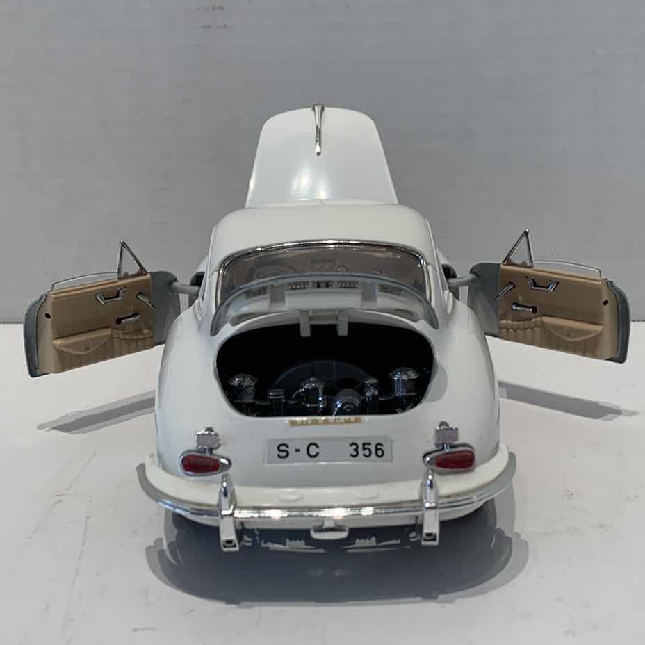 View 2 of REPLICA BURAGO PORCHE 356 REPLICA
YEAR: 1961 SCALE: 1/18